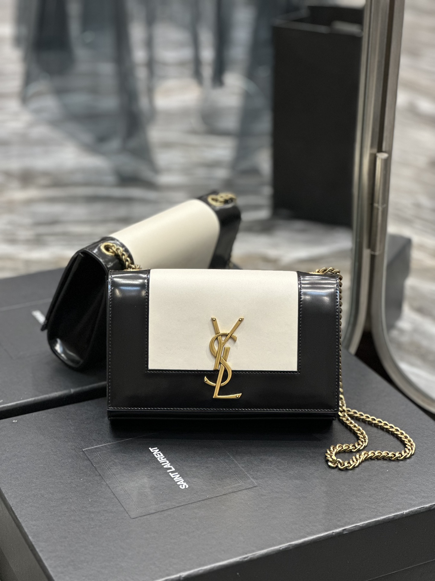 [TOP] Yves Saint Laurent YSL Kate Bag 20x13.5x6cm - Black and White