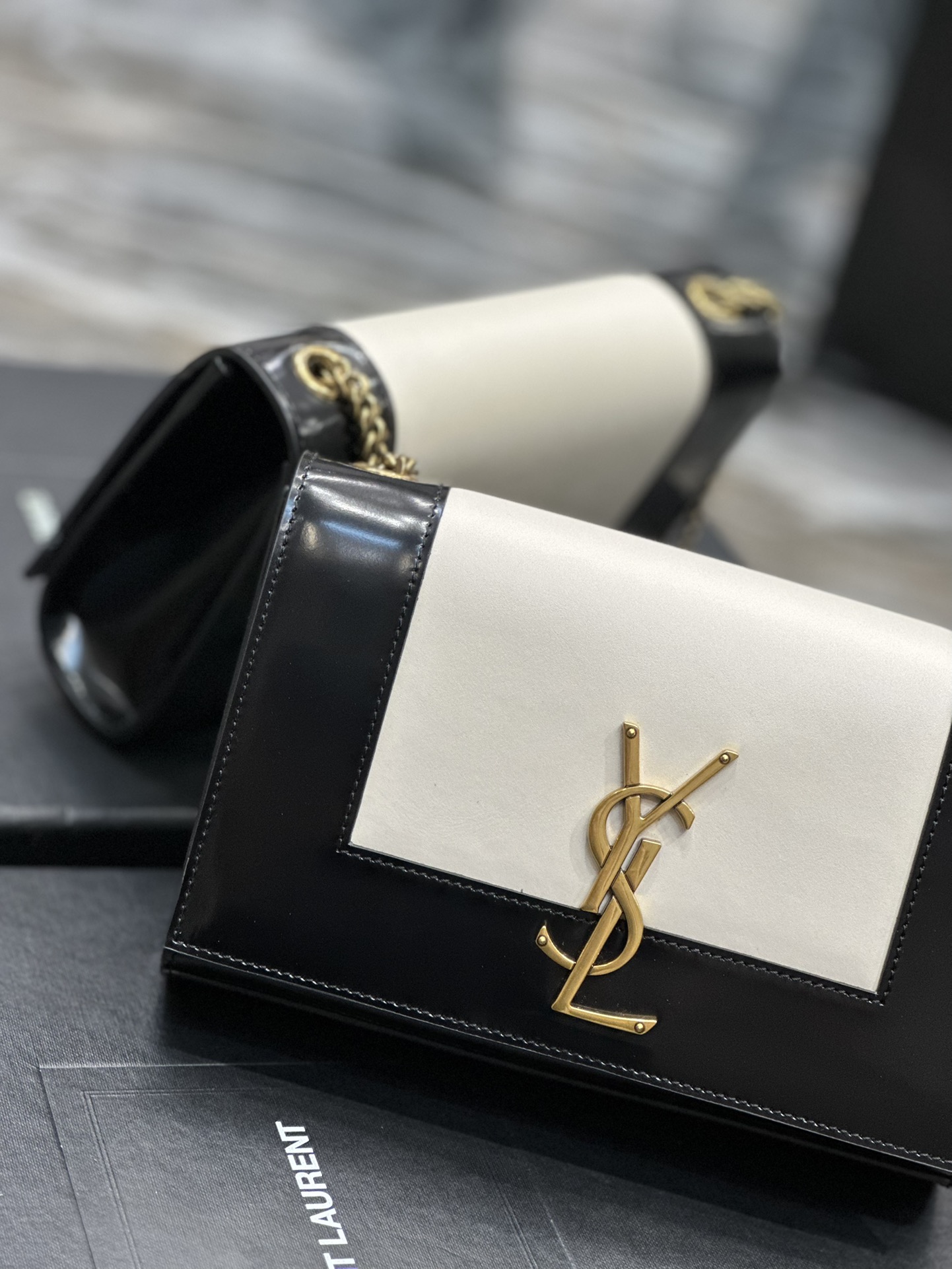 [TOP] Yves Saint Laurent YSL Kate Bag 20x13.5x6cm - Black and White