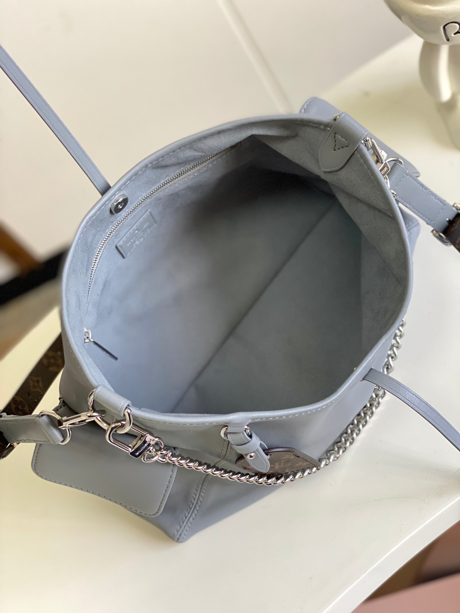 [TOP] Louis Vuitton LV CarryAll Cargo PM Bag 33.5 x 23 x 15 cm -Grey