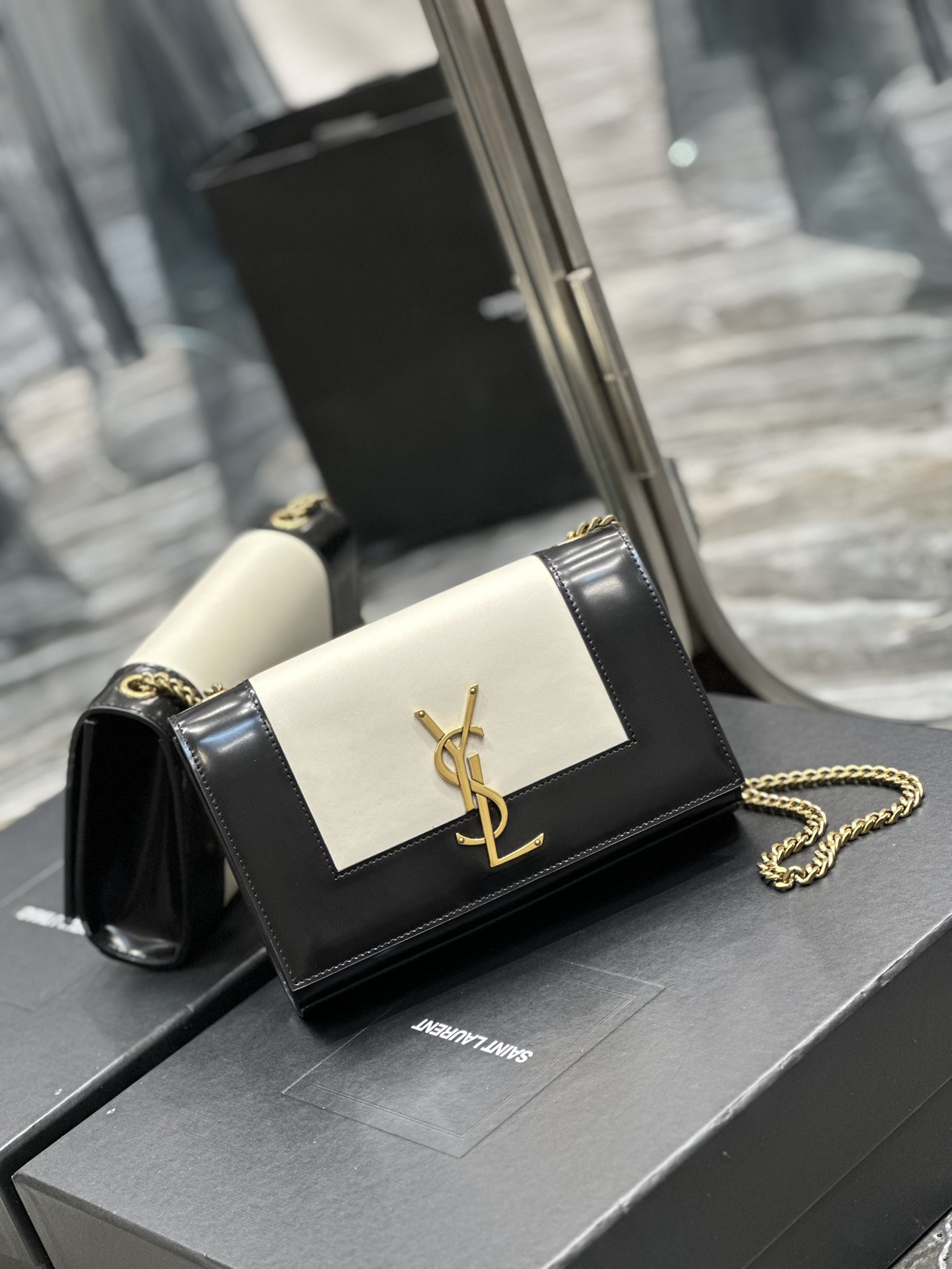 [TOP] Yves Saint Laurent YSL Kate Bag 20x13.5x6cm - Black and White