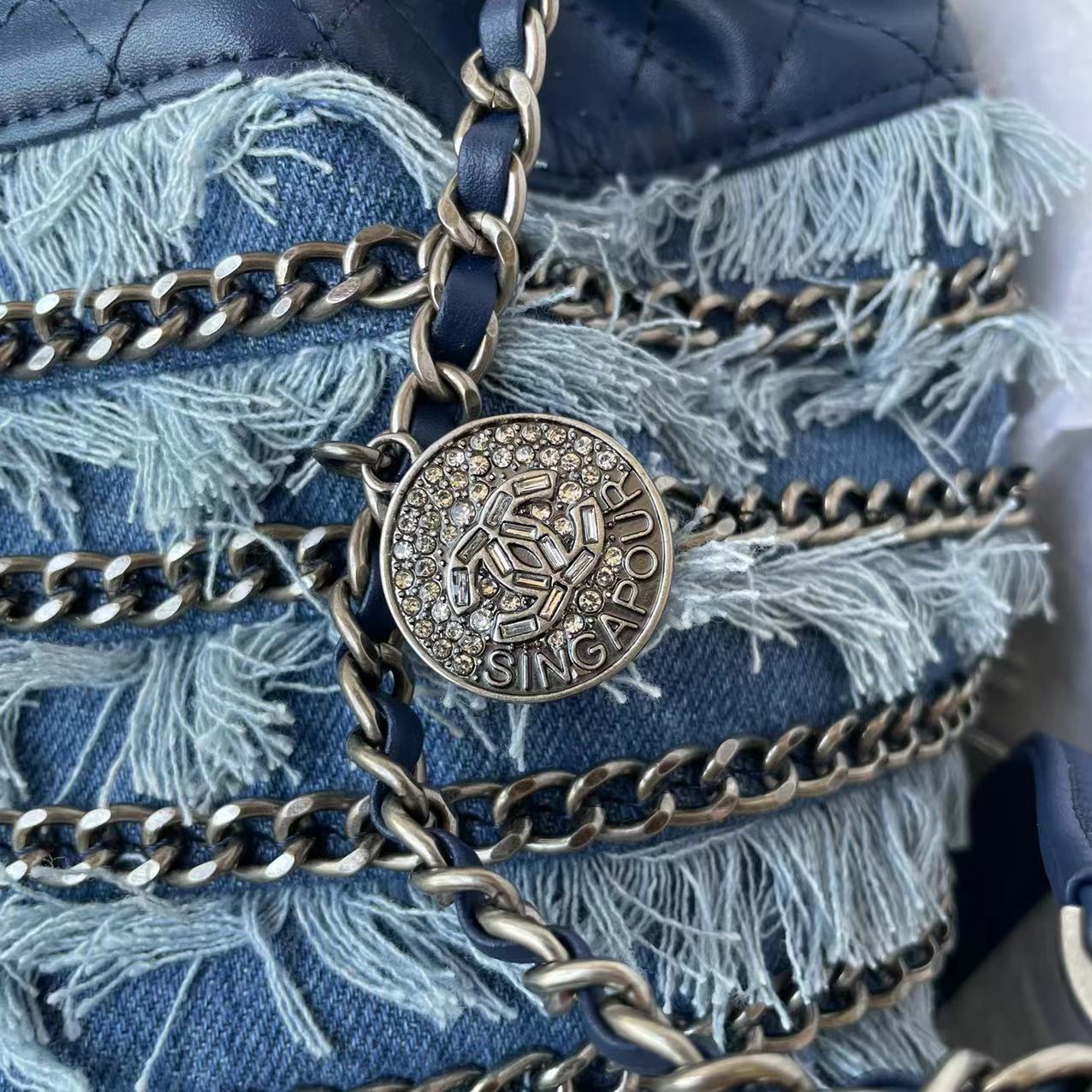 [TOP] CHANEL Denim CC Fringe Drawstring Bucket Bag 20cm - Blue& SHW
