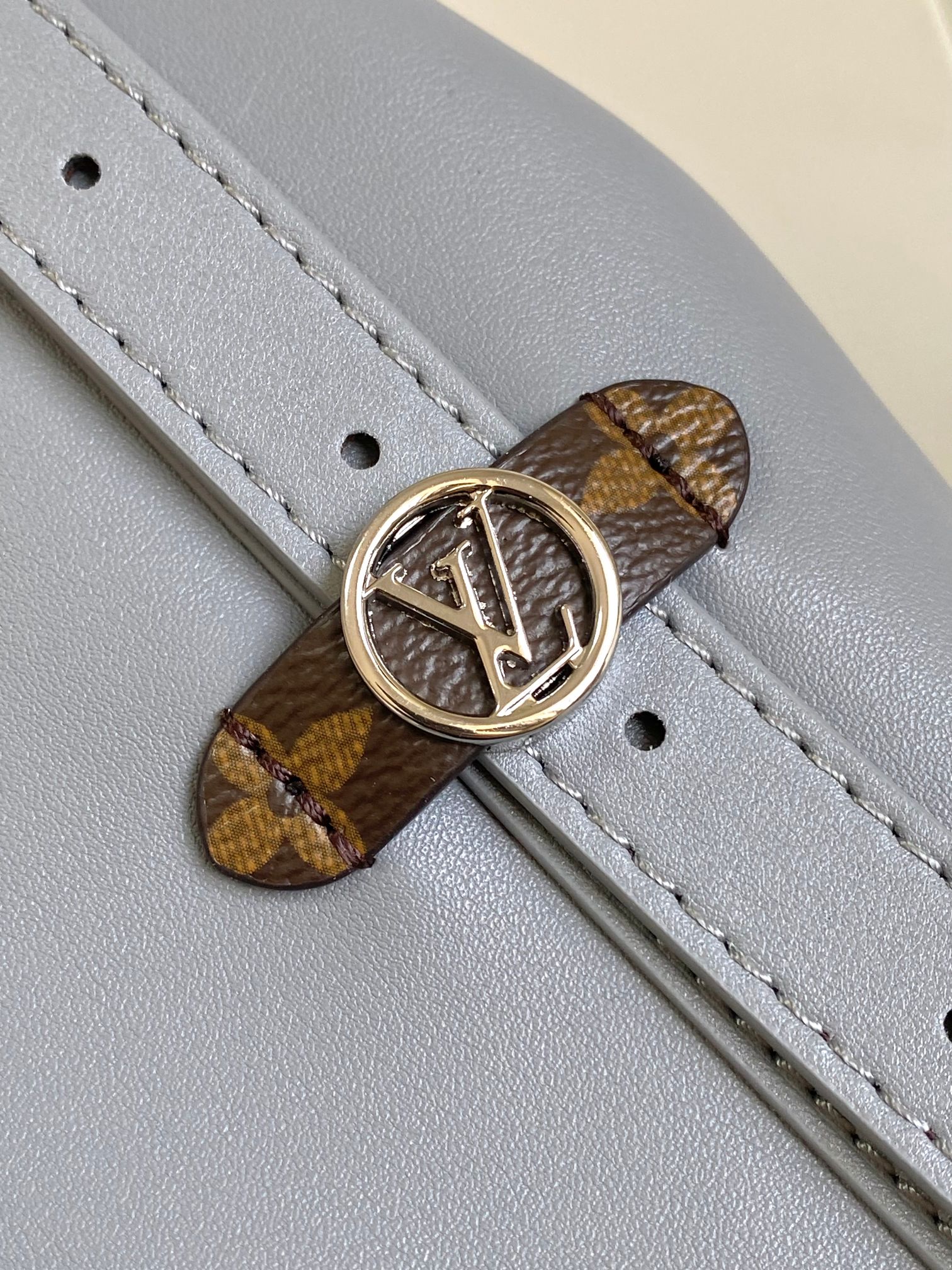 [TOP] Louis Vuitton LV  Carryall Dark MM Bag 39 x 30 x 15 cm -Grey