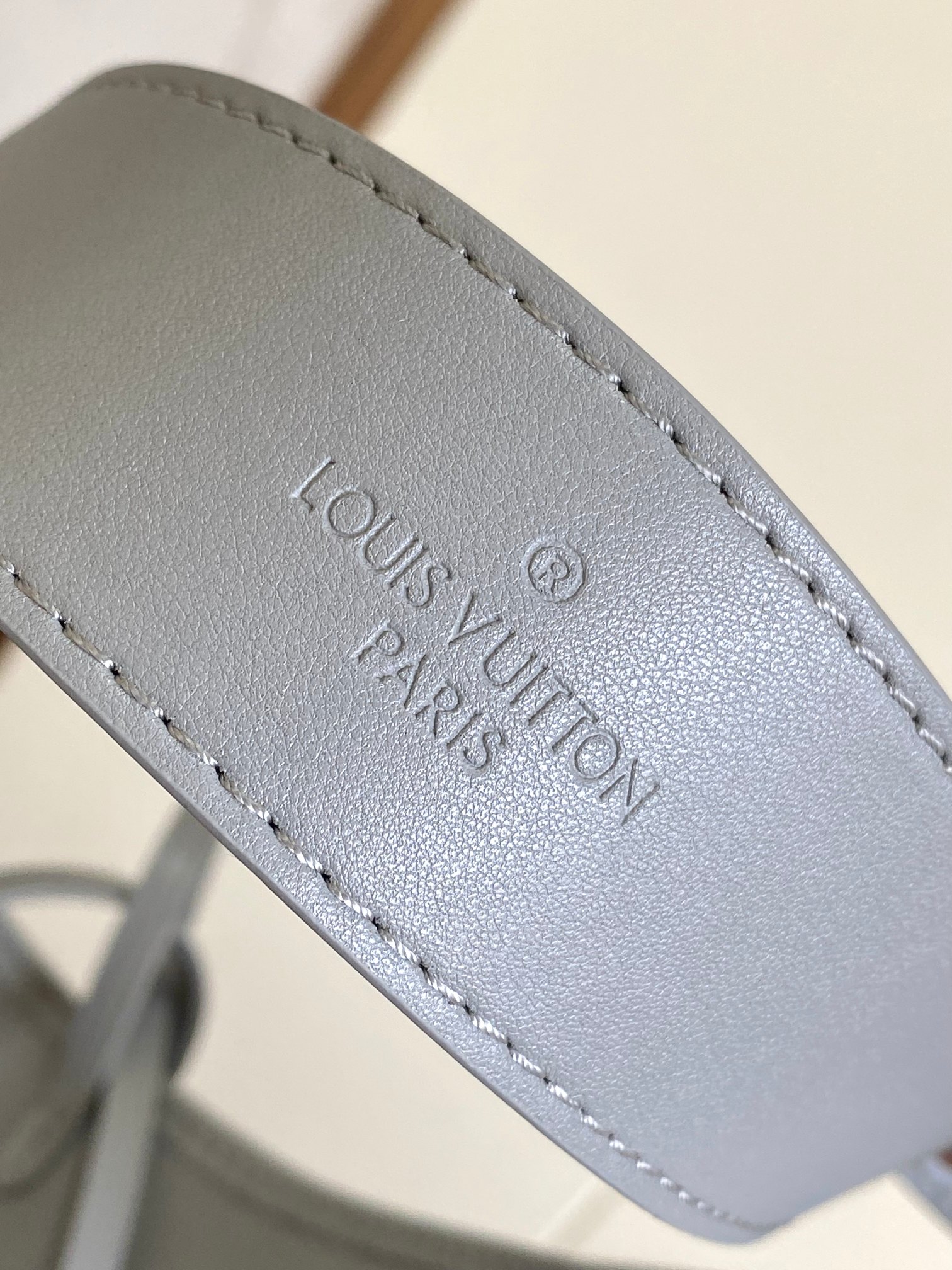 [TOP] Louis Vuitton LV CarryAll Cargo PM Bag 33.5 x 23 x 15 cm -Grey