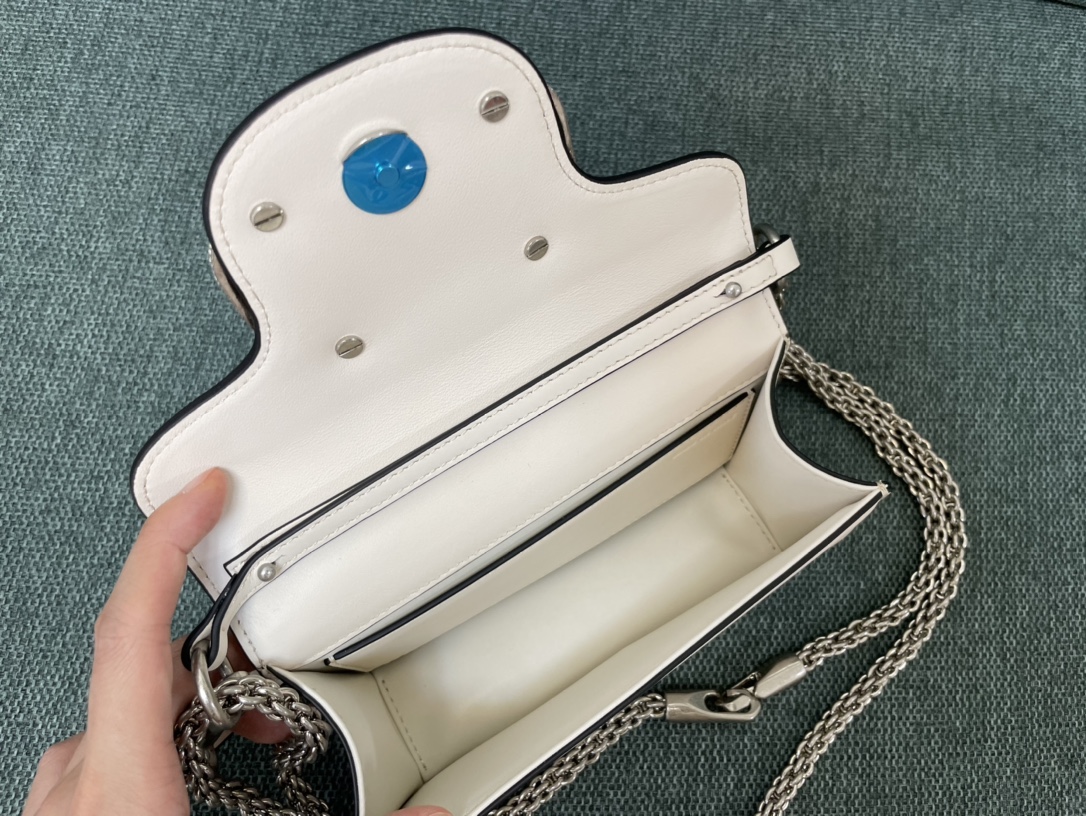 [TOP] VALENTINO Loco Bag with Star Diamond Buckle 20x11x5cm/27x13x6cm - White