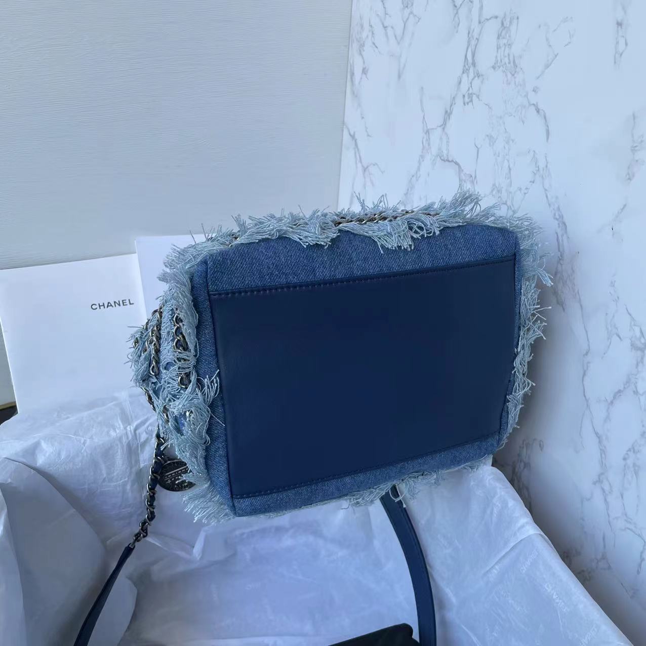 [TOP] CHANEL Denim CC Fringe Drawstring Bucket Bag 20cm - Blue& SHW
