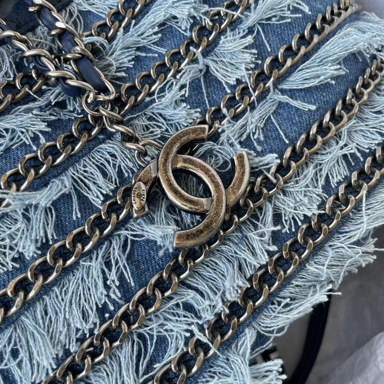 [TOP] CHANEL Denim CC Fringe Drawstring Bucket Bag 20cm - Blue& SHW