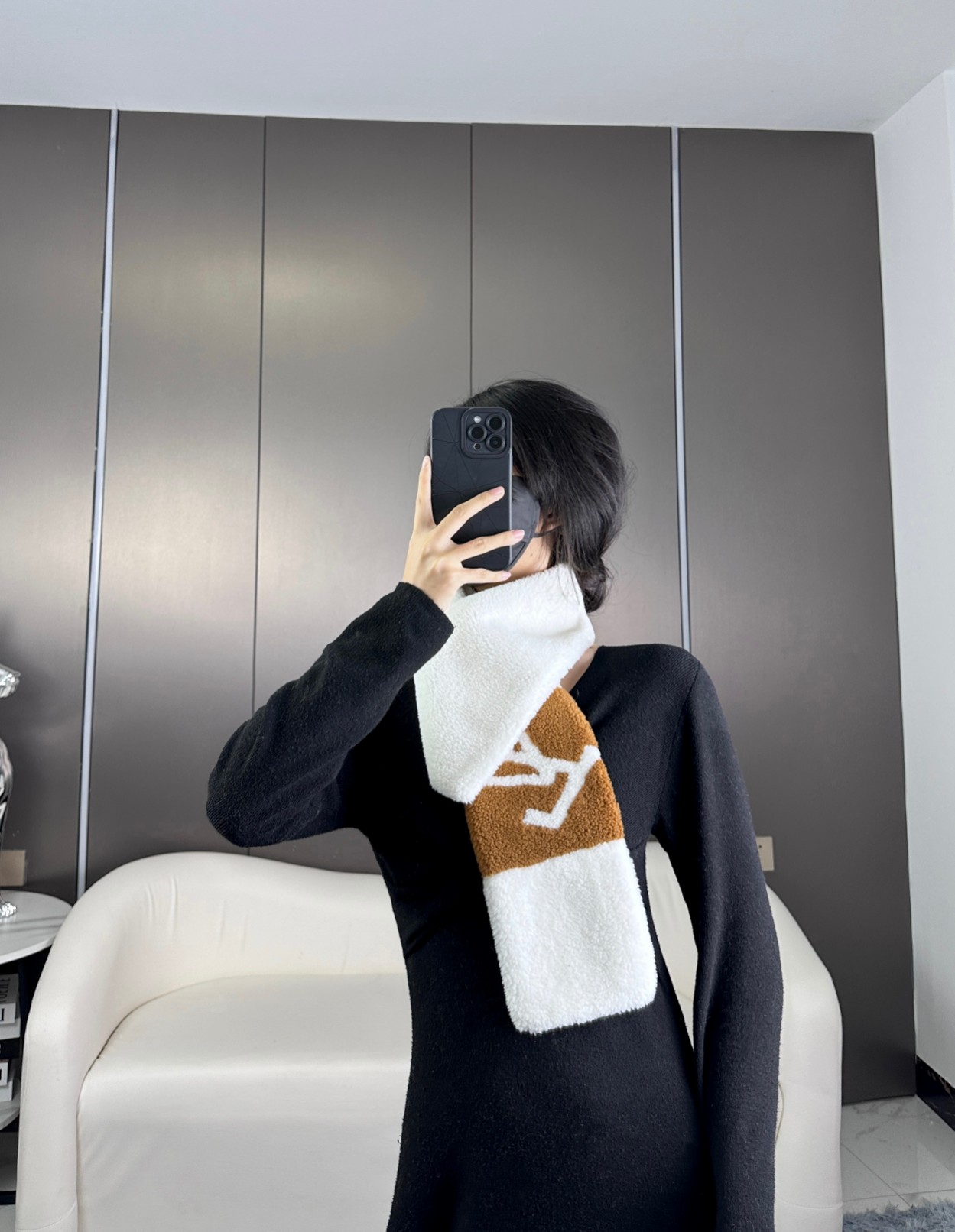 [TOP] Louis Vuitton LV Shearling Scarf 110x17cm - White