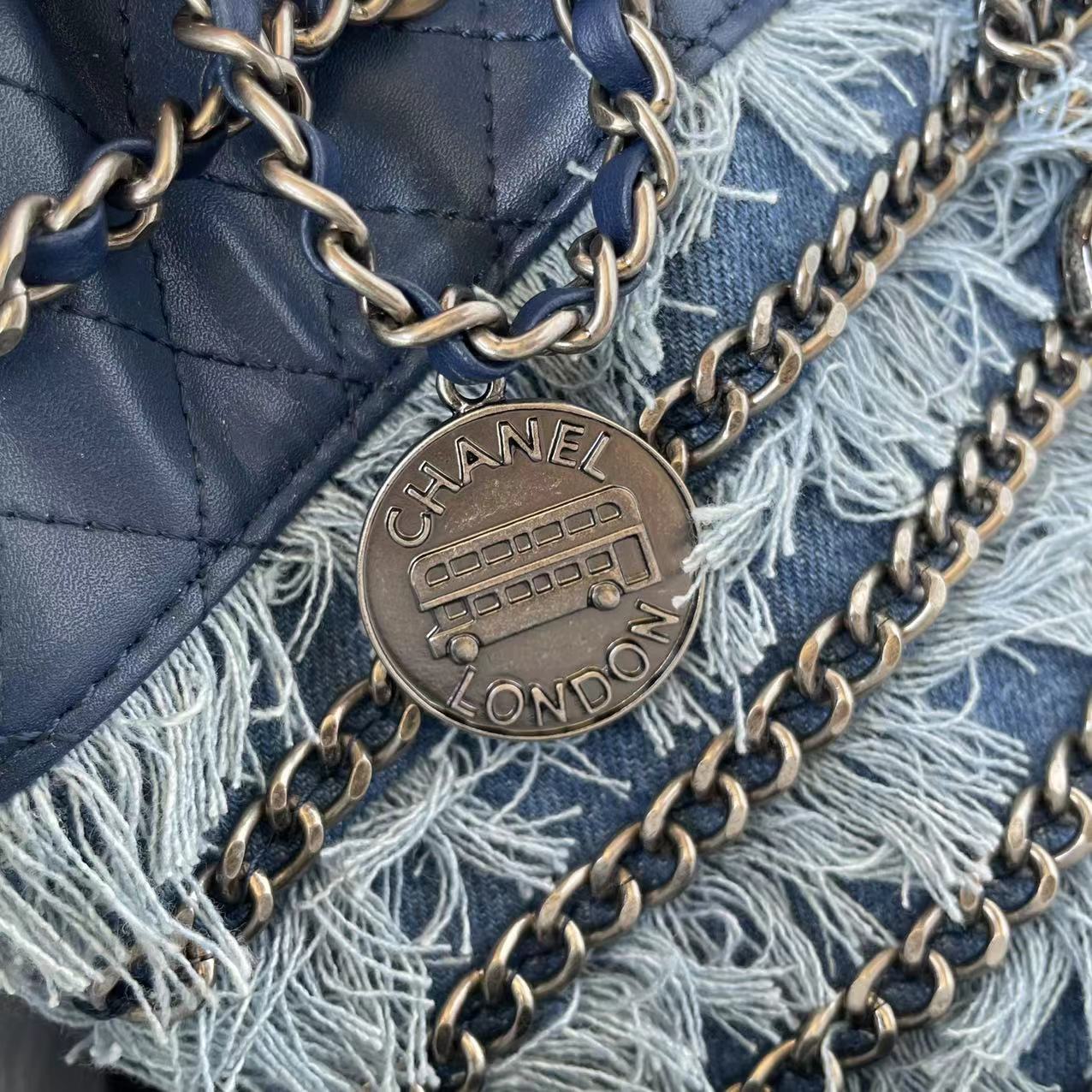 [TOP] CHANEL Denim CC Fringe Drawstring Bucket Bag 20cm - Blue& SHW