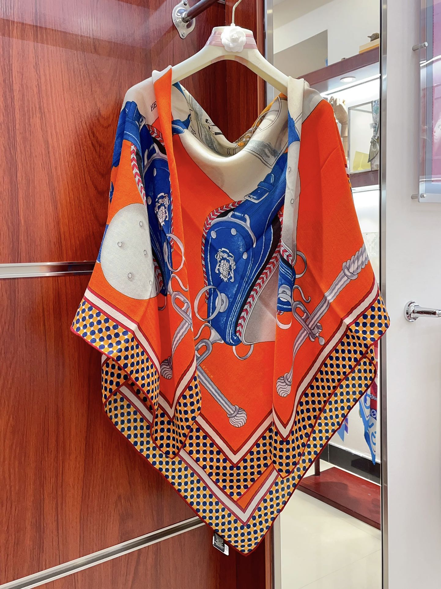 [TOP] HERMES Cashmere Square Scarf 140 x 140 cm - 2 Colours