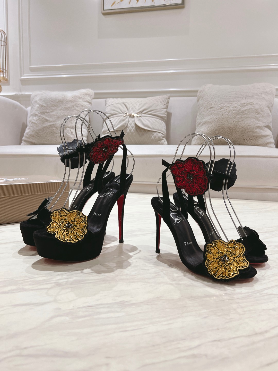 [TOP] Christian Louboutin Crystal Flower High Heels Pumps - Black