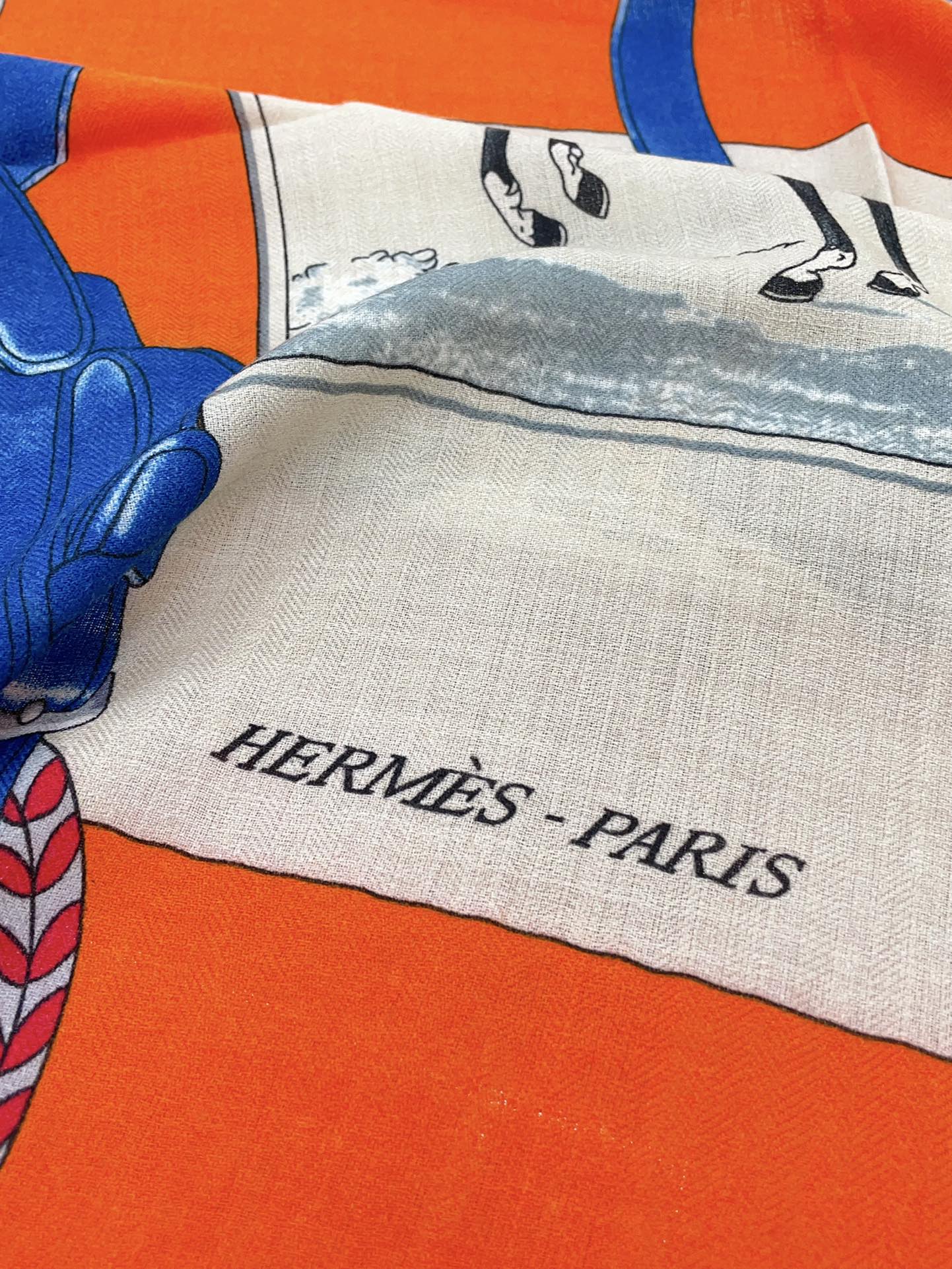 [TOP] HERMES Cashmere Square Scarf 140 x 140 cm - 2 Colours