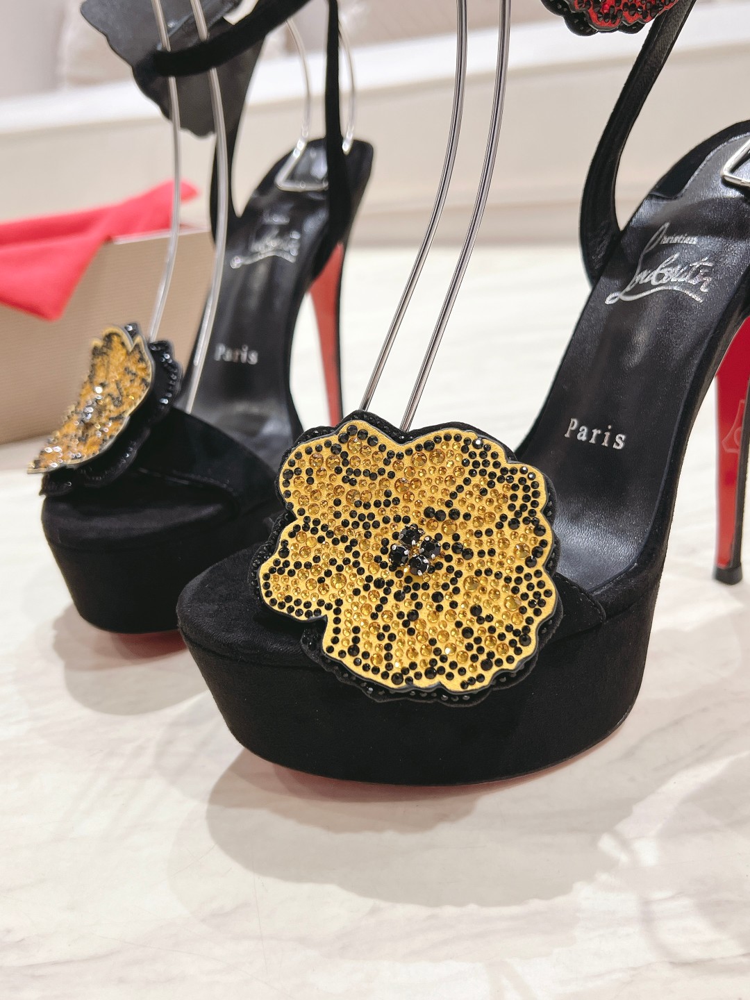 [TOP] Christian Louboutin Crystal Flower High Heels Pumps - Black