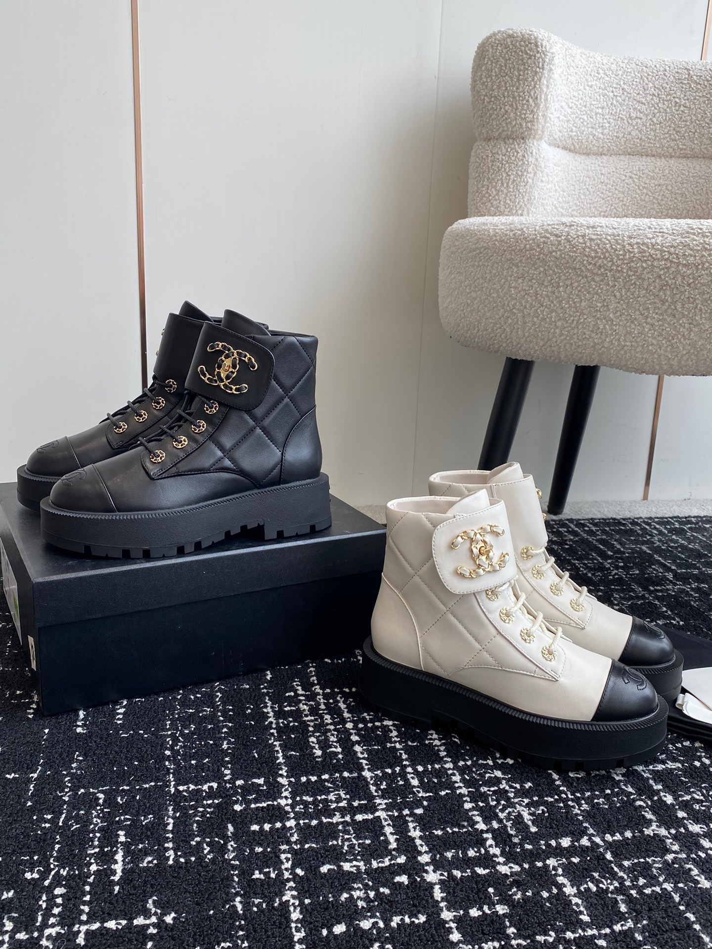 [TOP] CHANEL Short Boots - 2 Color