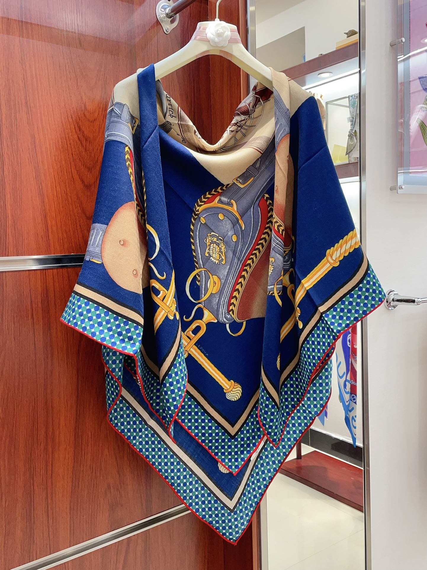 [TOP] HERMES Cashmere Square Scarf 140 x 140 cm - 2 Colours