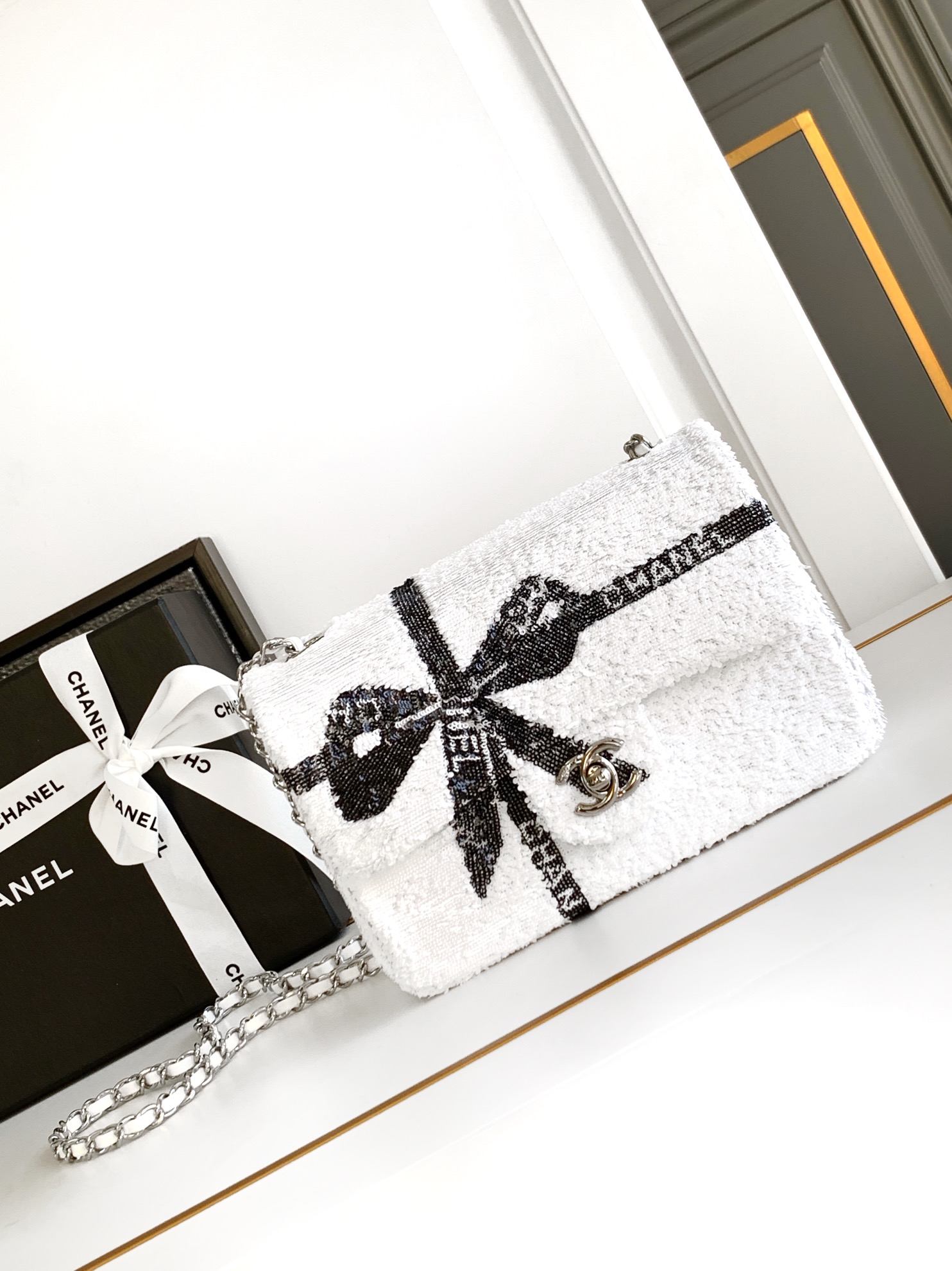 [TOP] CHANEL Flab Bag with Beads 20×13×6cm - 2 Colors