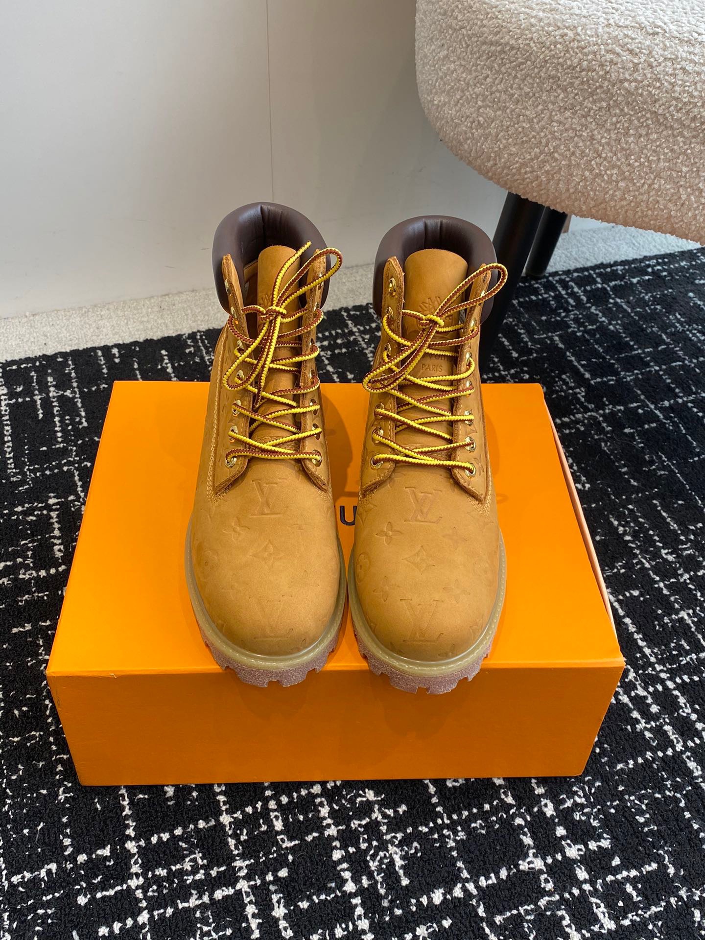 [TOP] Louis Vuitton x Timberland Men's Short Boots - Brown
