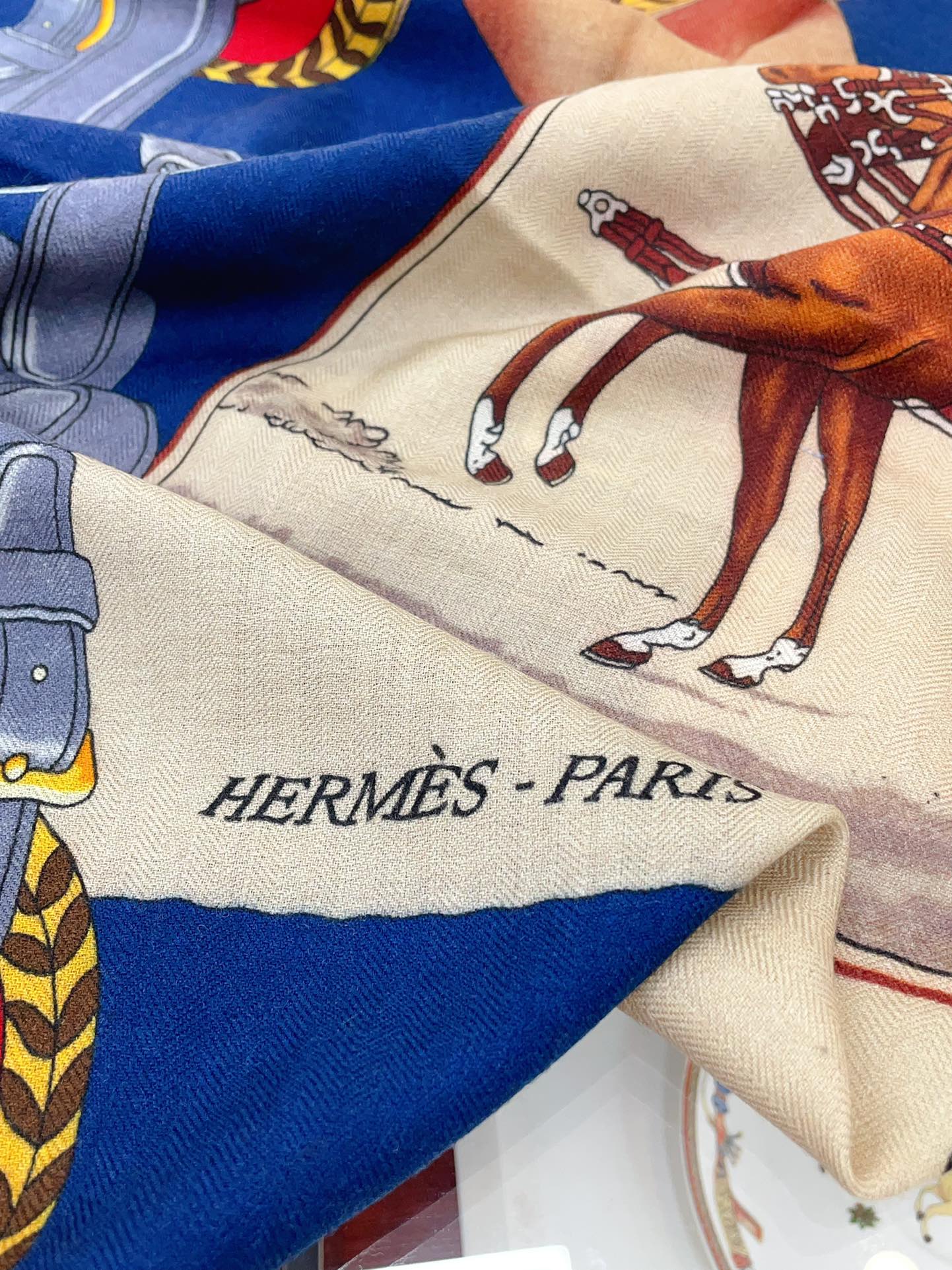 [TOP] HERMES Cashmere Square Scarf 140 x 140 cm - 2 Colours