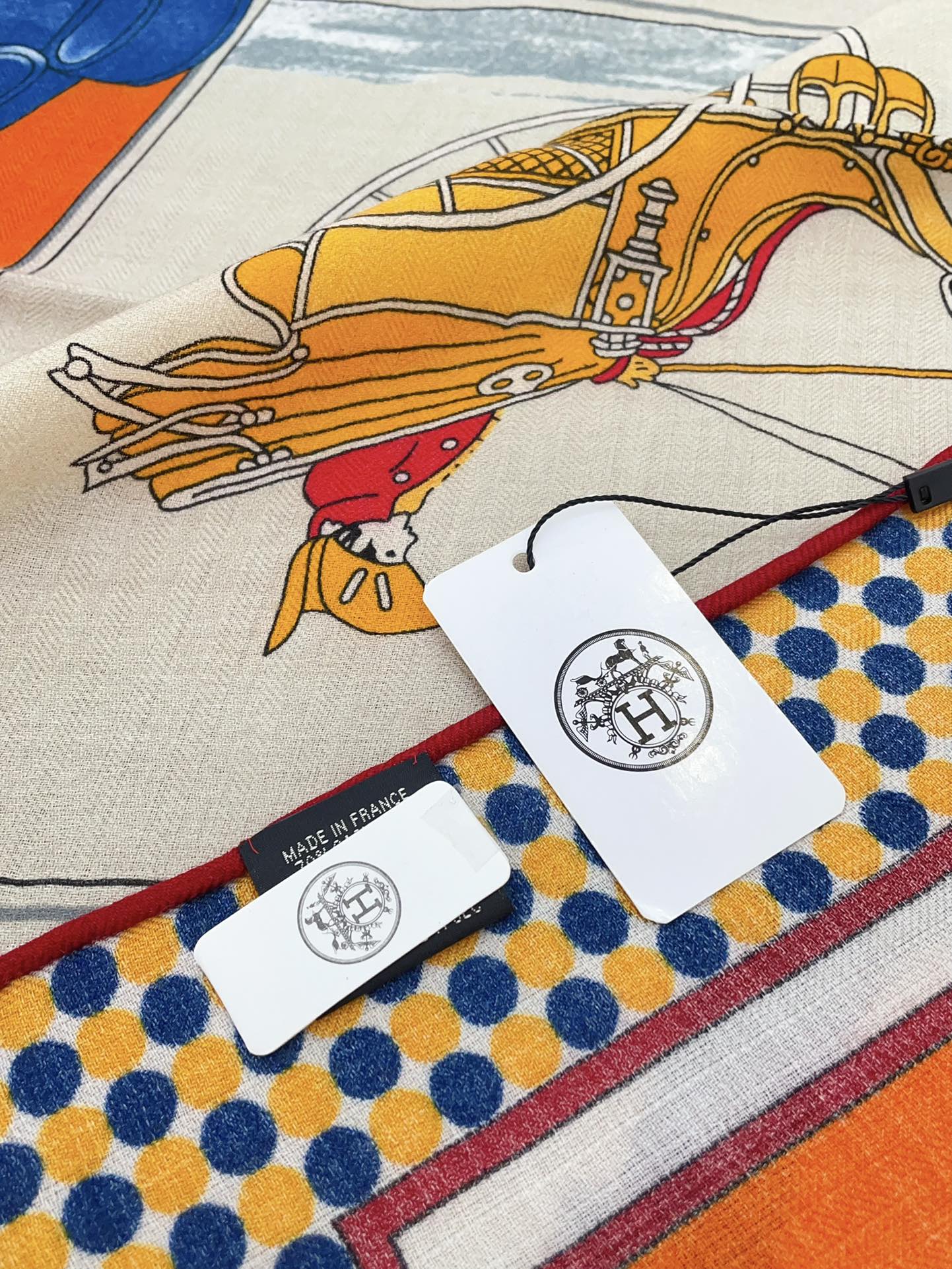 [TOP] HERMES Cashmere Square Scarf 140 x 140 cm - 2 Colours