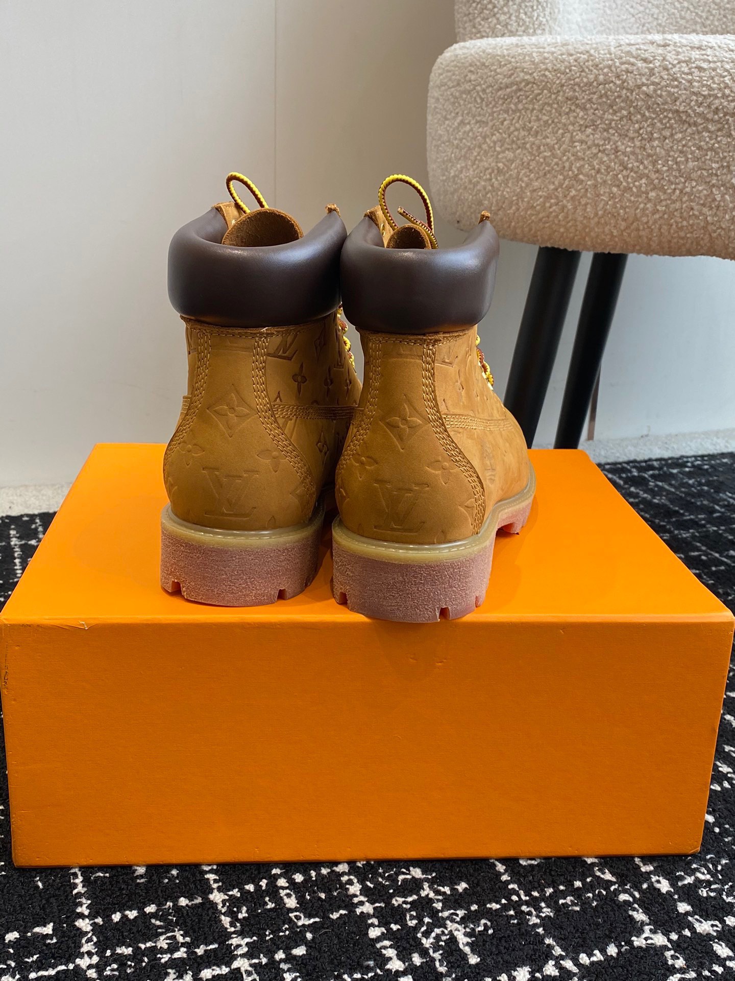 [TOP] Louis Vuitton x Timberland Men's Short Boots - Brown