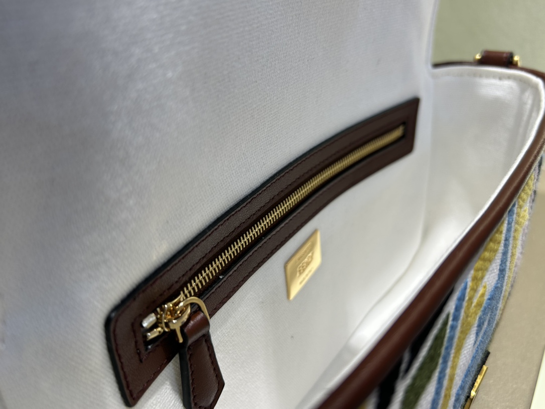 [TOP] FENDI Baguette FF Bag 26x13x6 cm