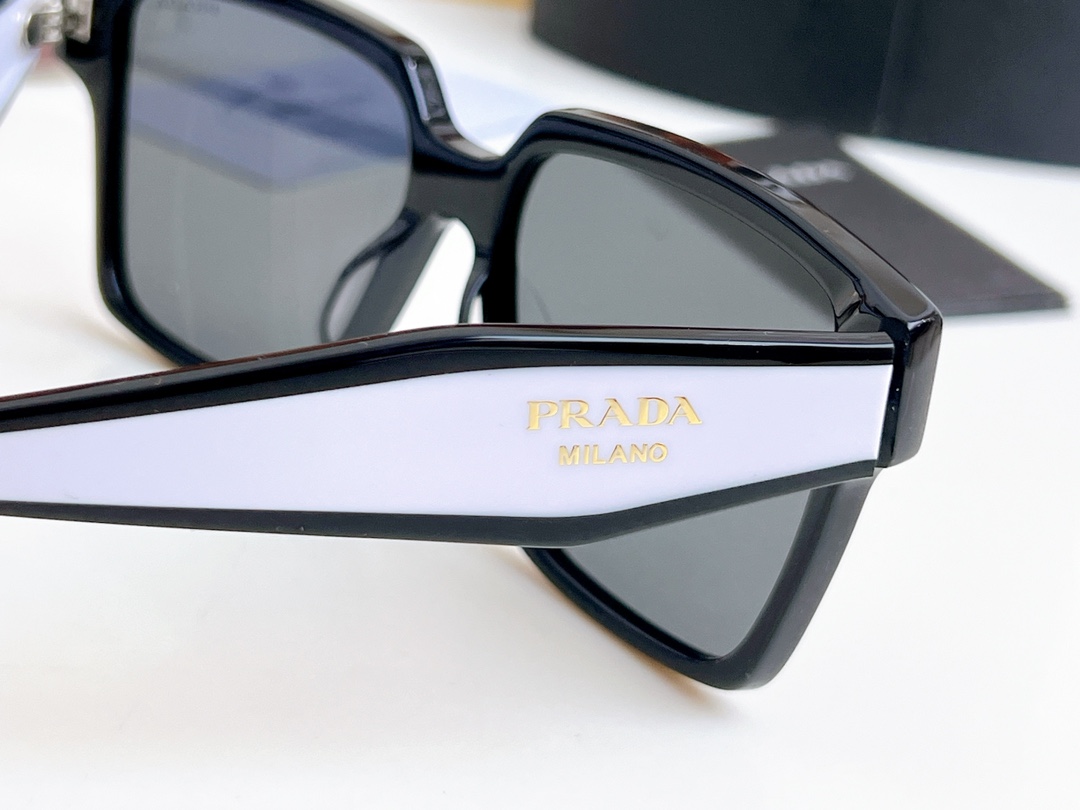 [TOP] PRADA Sunglasses - White