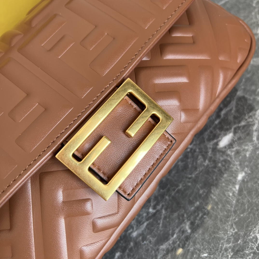 [TOP] FENDI Baguette FF Sheepskin Bag 26x13x6 cm-Brown