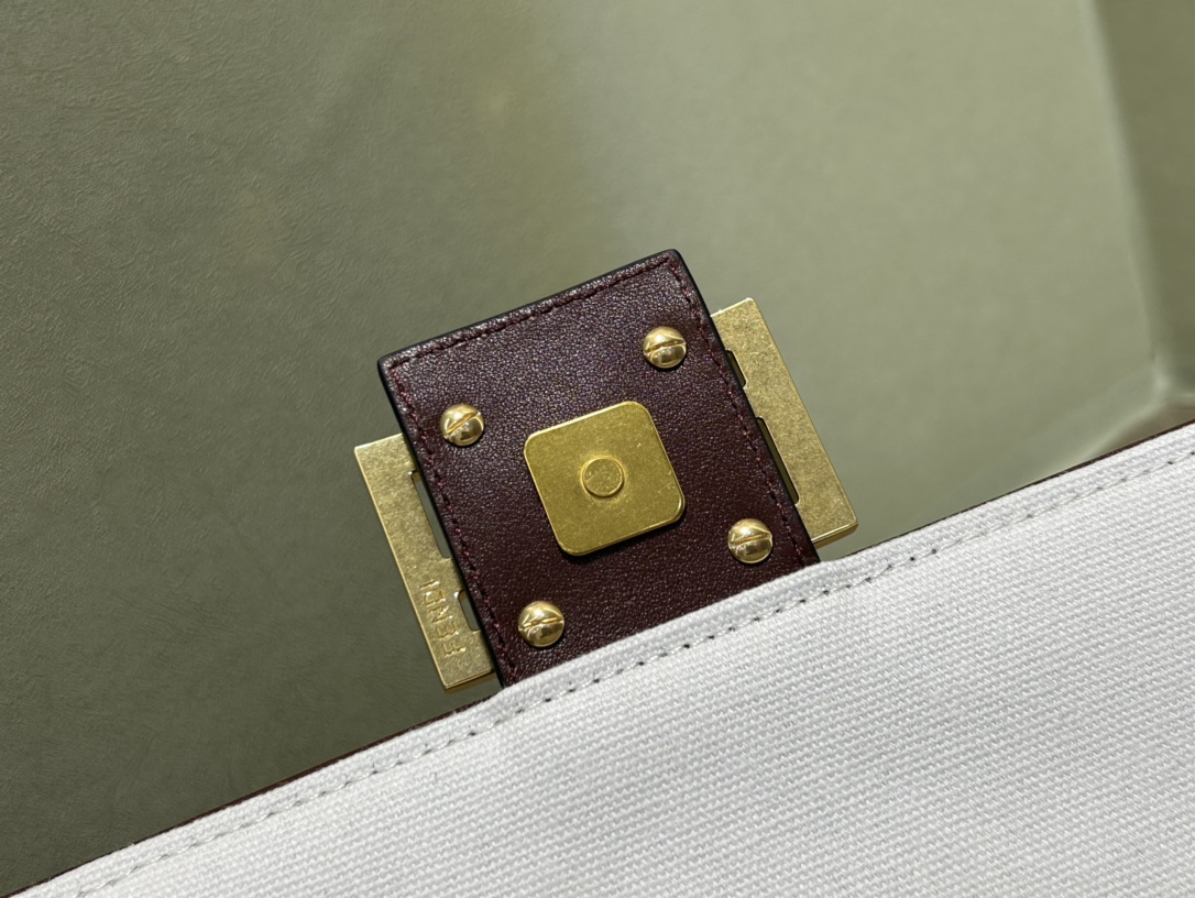 [TOP] FENDI Baguette FF Bag 26x13x6 cm