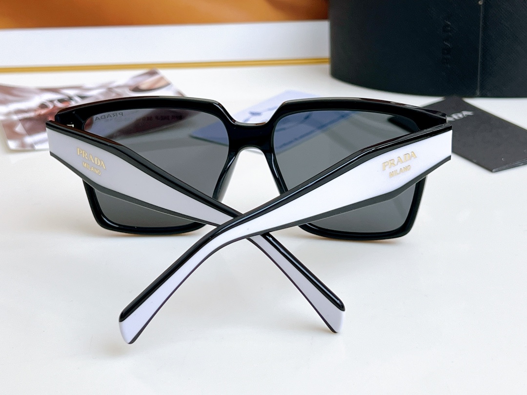 [TOP] PRADA Sunglasses - White