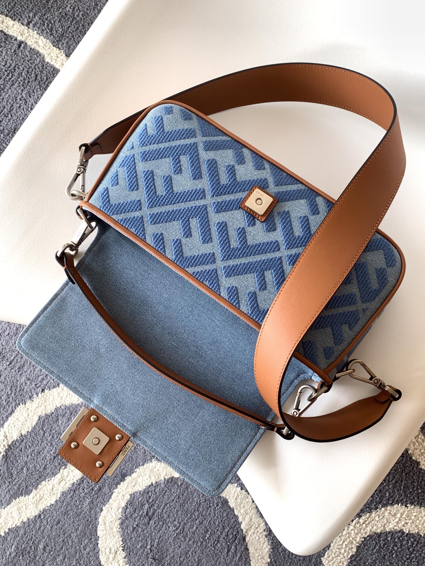 [TOP] FENDI Baguette Bag 27×6×15 CM-Blue