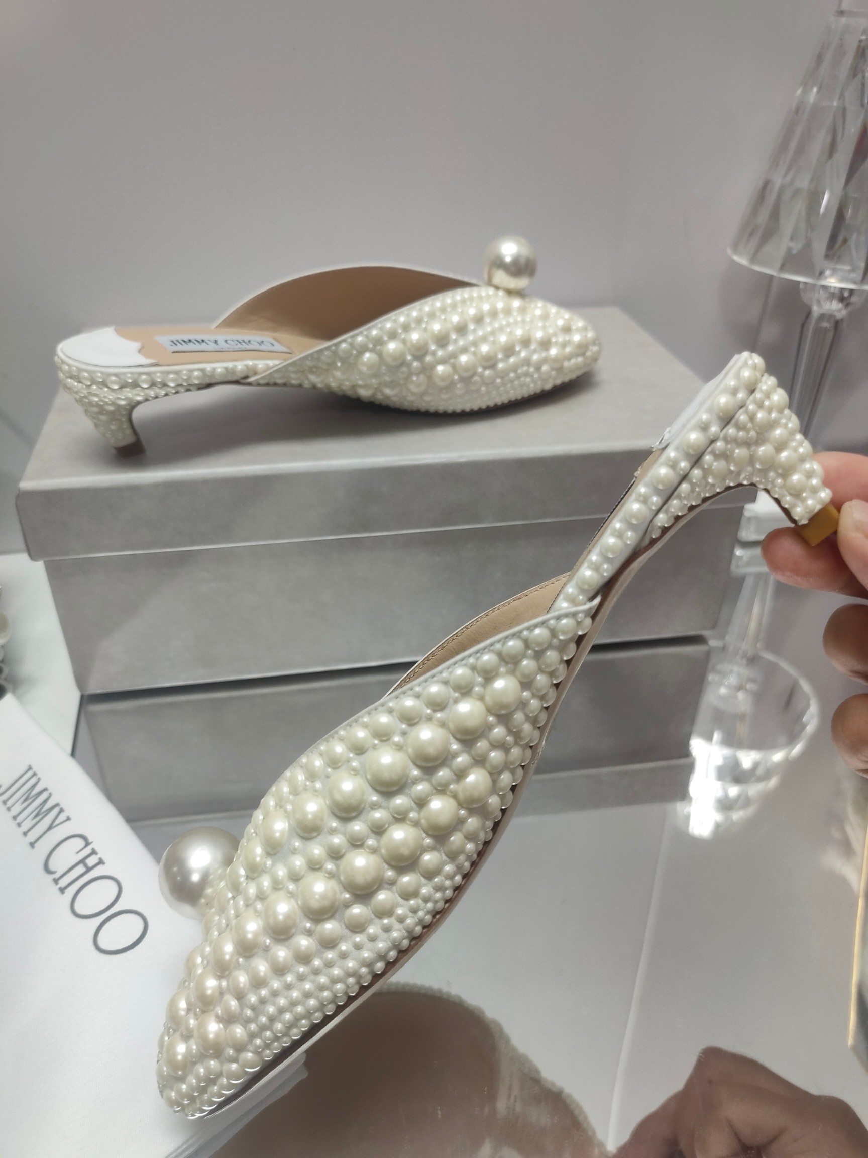 [TOP] Jimmy Choo Silk Pearls Low Heel Slippers - White