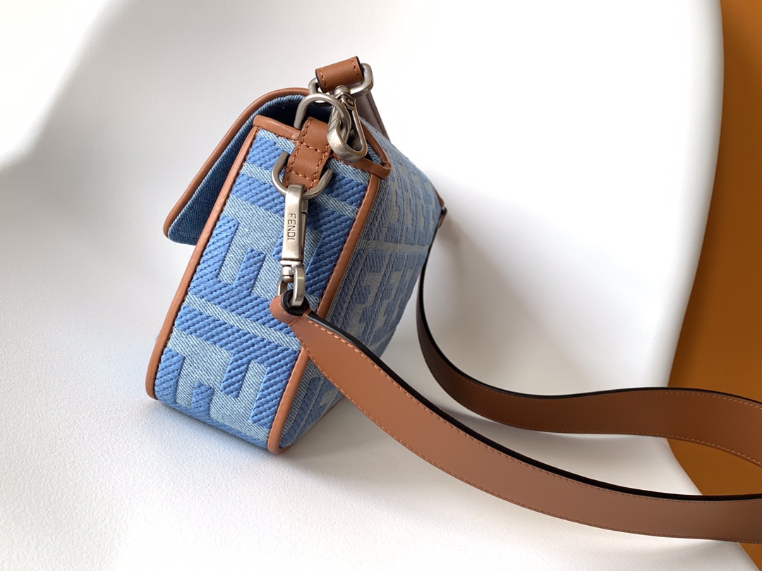 [TOP] FENDI Baguette Bag 27×6×15 CM-Blue