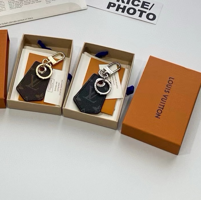 [TOP] Louis Vuitton LV Shield Key Chain-4 Colors
