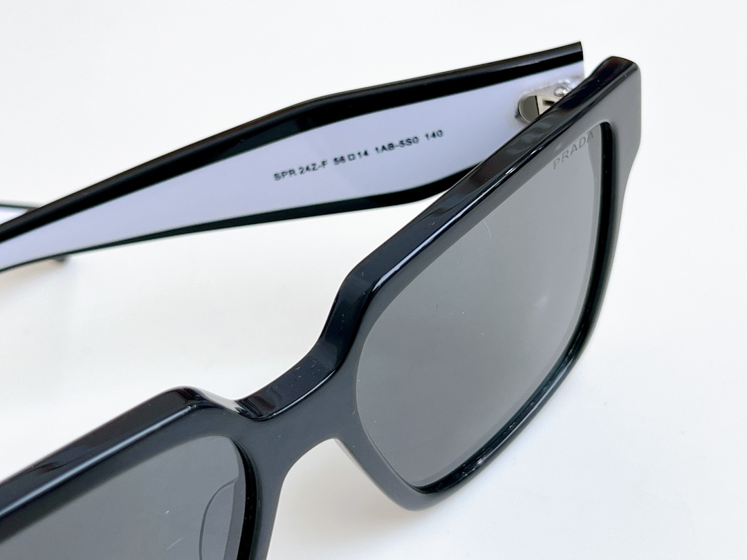 [TOP] PRADA Sunglasses - White