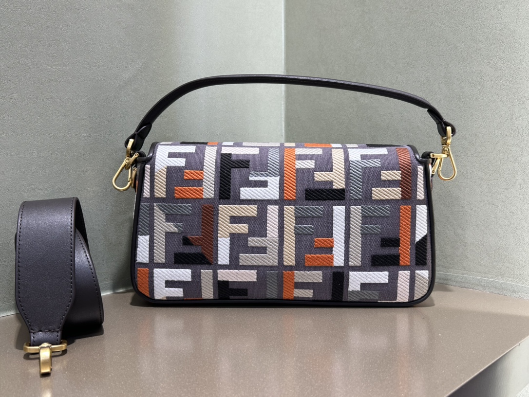 [TOP] FENDI Baguette FF Bag 26x13x6 cm