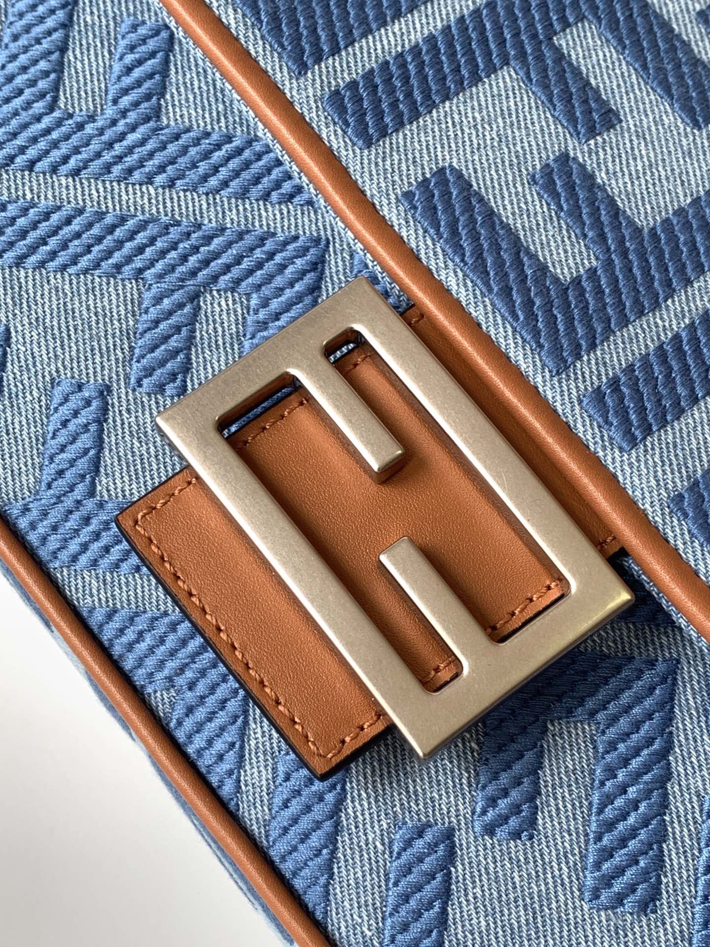 [TOP] FENDI Baguette Bag 27×6×15 CM-Blue