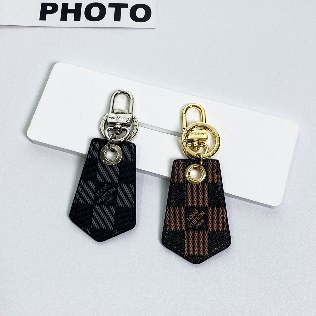 [TOP] Louis Vuitton LV Shield Key Chain-4 Colors