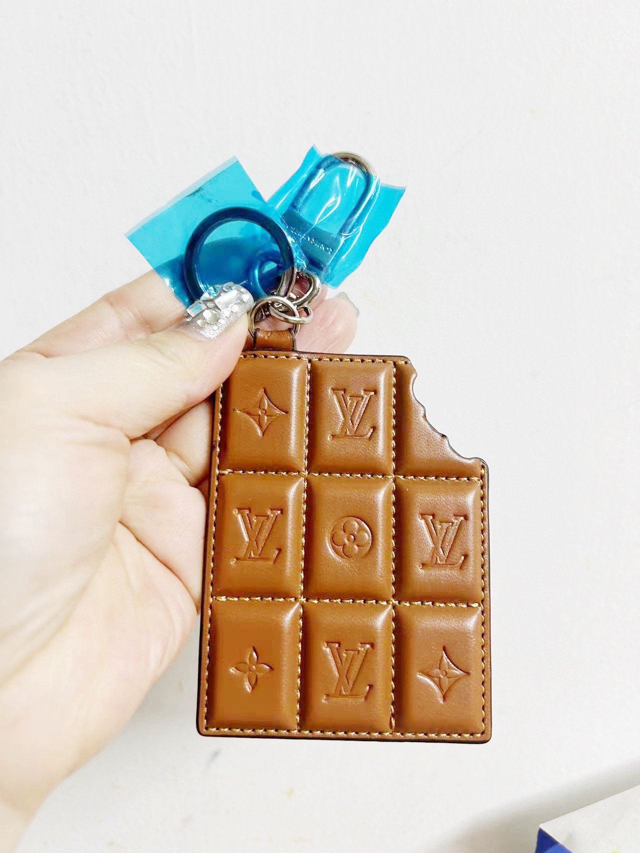 [TOP] Louis Vuitton LV Chocolate Key Chain