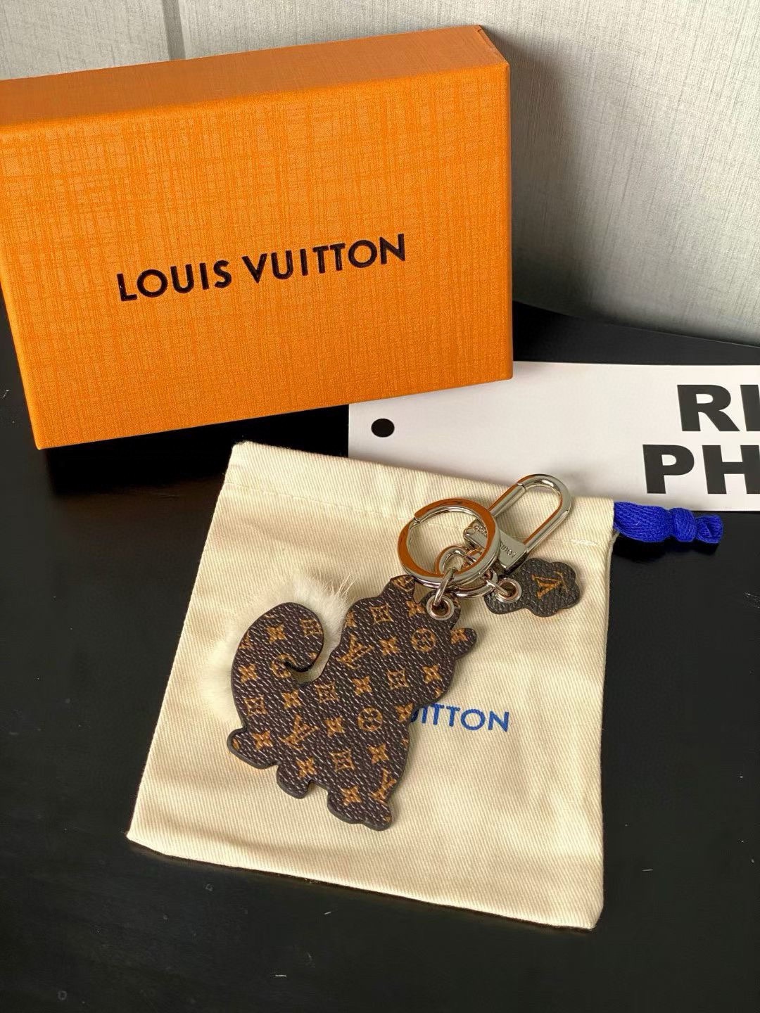 [TOP] Louis Vuitton LV Shiba Inu Key Chain