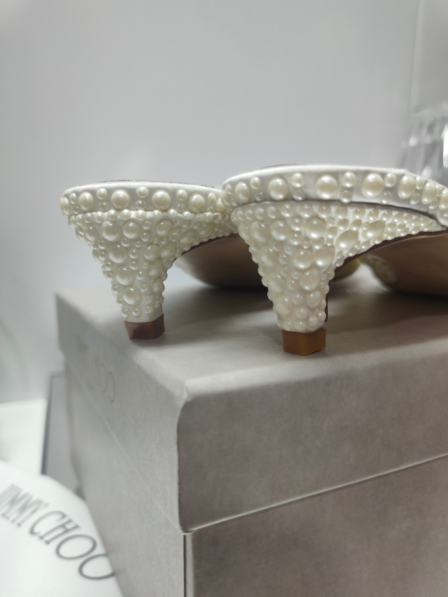 [TOP] Jimmy Choo Silk Pearls Low Heel Slippers - White