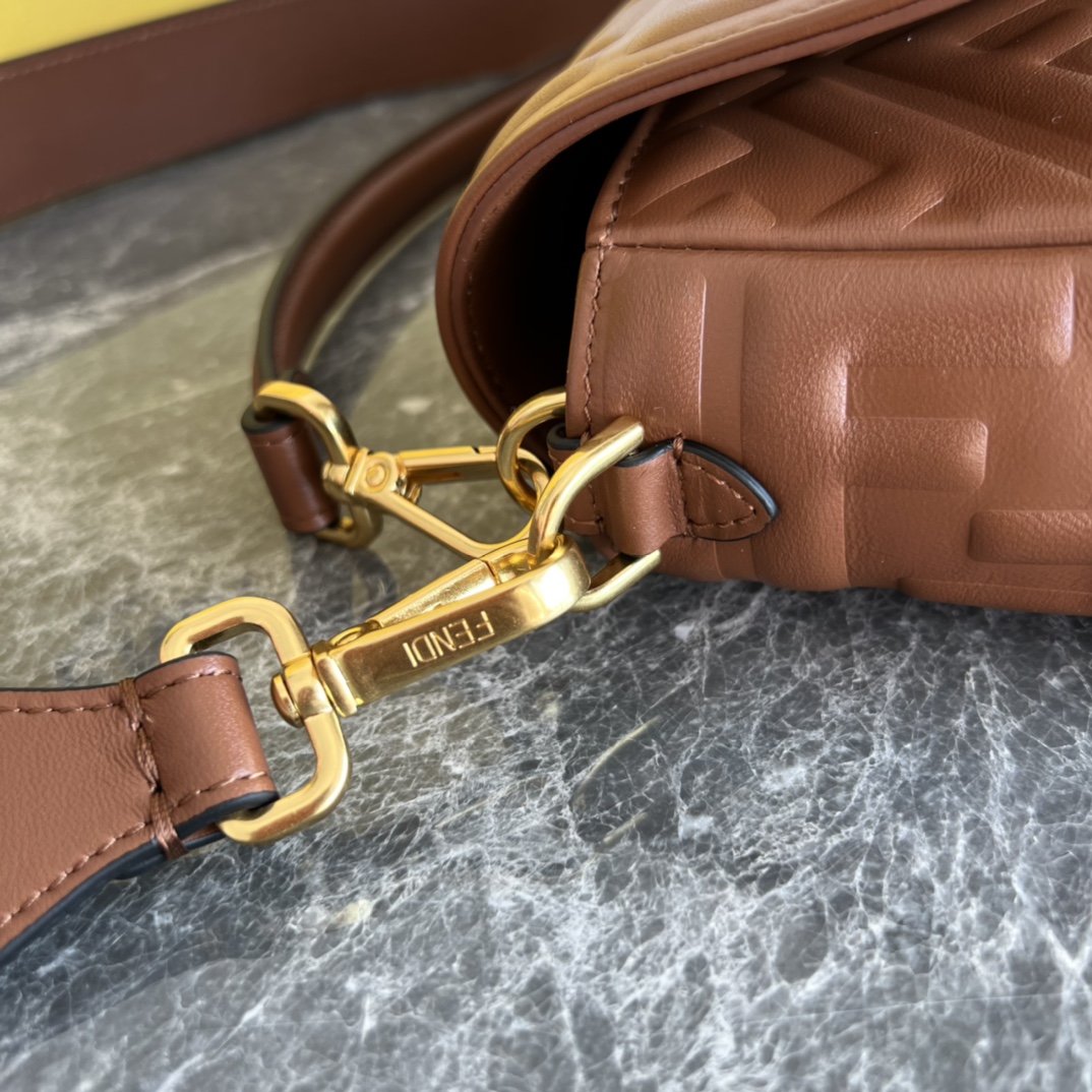 [TOP] FENDI Baguette FF Sheepskin Bag 26x13x6 cm-Brown