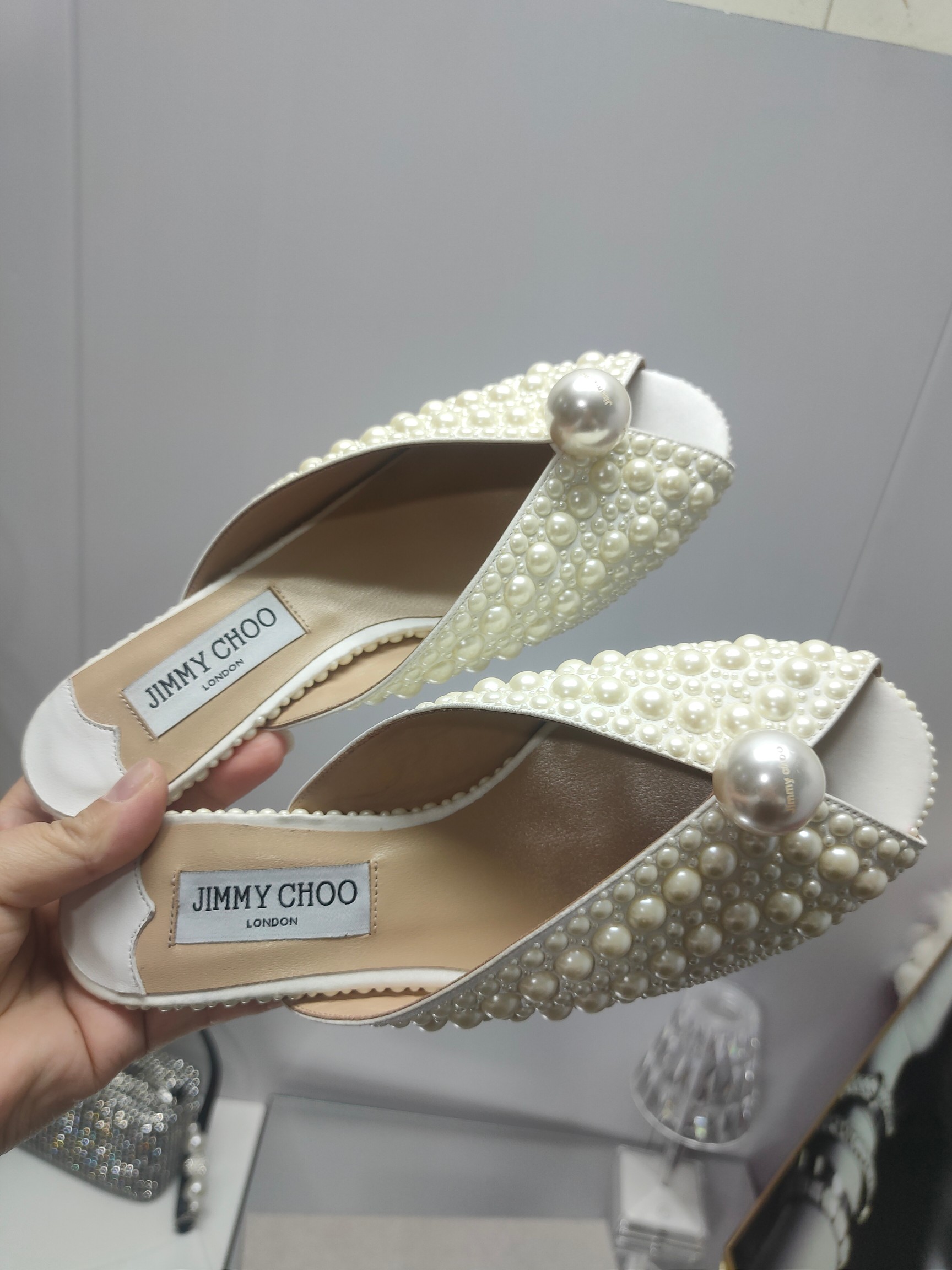 [TOP] Jimmy Choo Silk Pearls Low Heel Slippers - White