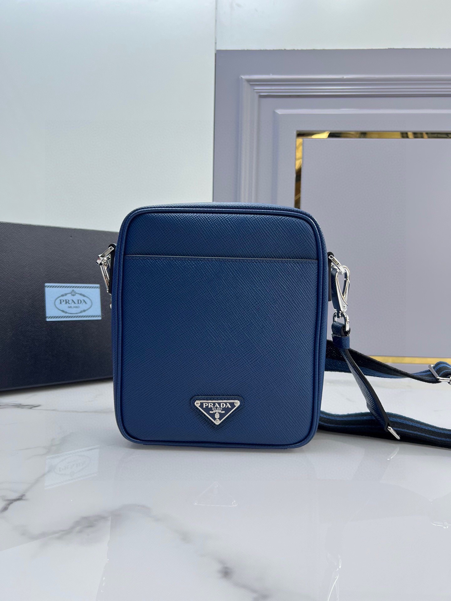 [Top] PRADA Cowhide Messenger Bag 19*16*5.5cm/26*18*6.5cm - 2 Colour