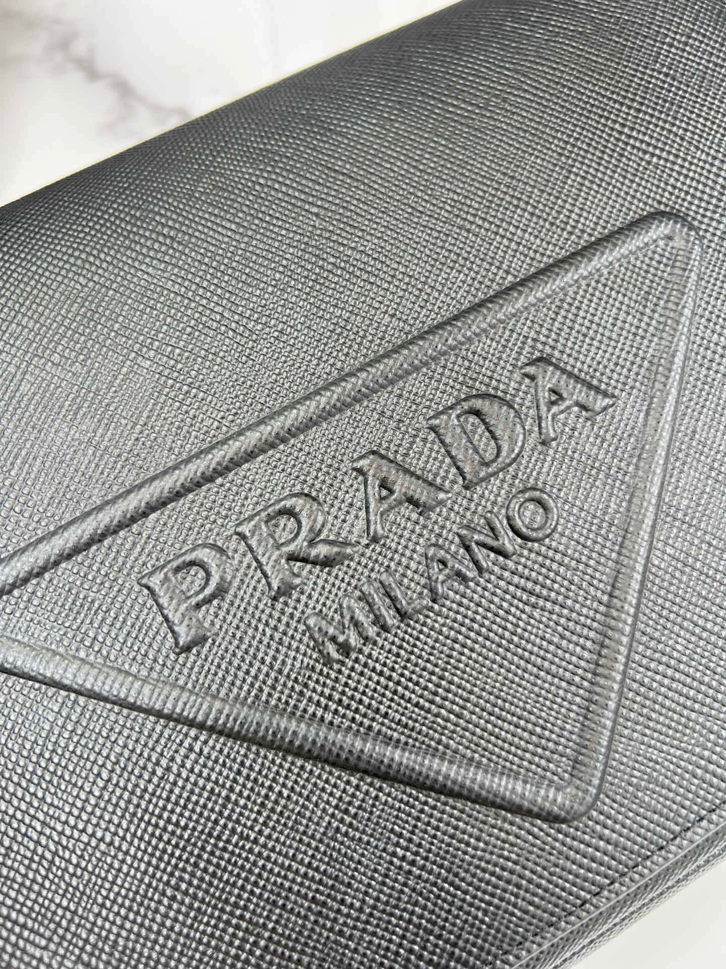 [Top] PRADA Cowhide Messenger Bag 19*16*5.5cm/26*18*6.5cm - 2 Colour