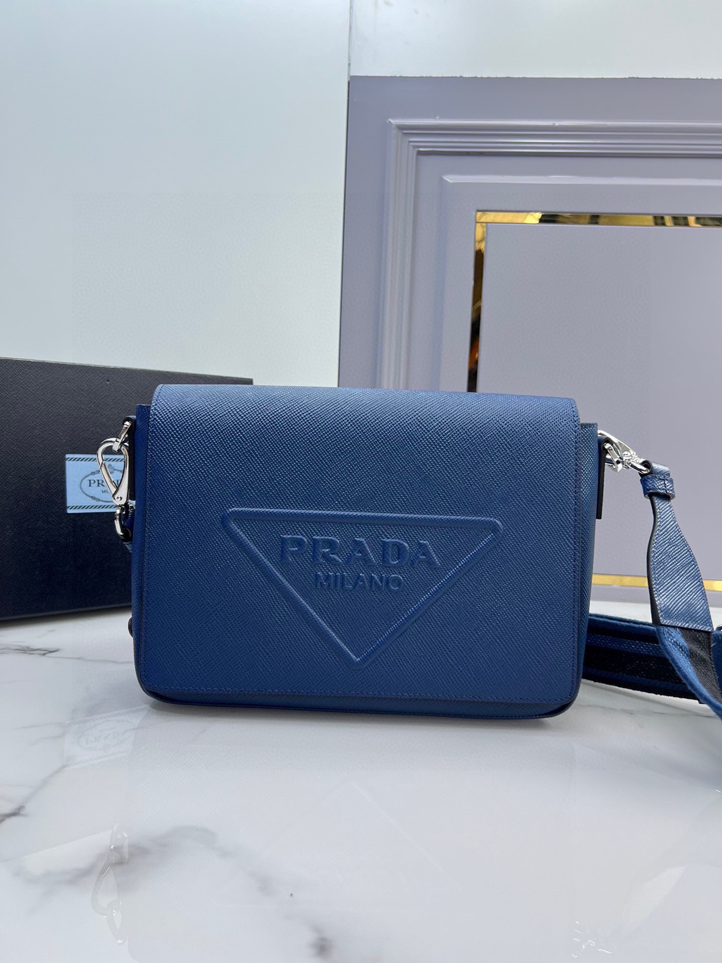 [Top] PRADA Cowhide Messenger Bag 19*16*5.5cm/26*18*6.5cm - 2 Colour