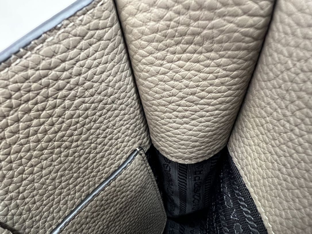 [Top] PRADA Leather Mini Shoulder Bag 19x20x6cm - 5 Colour