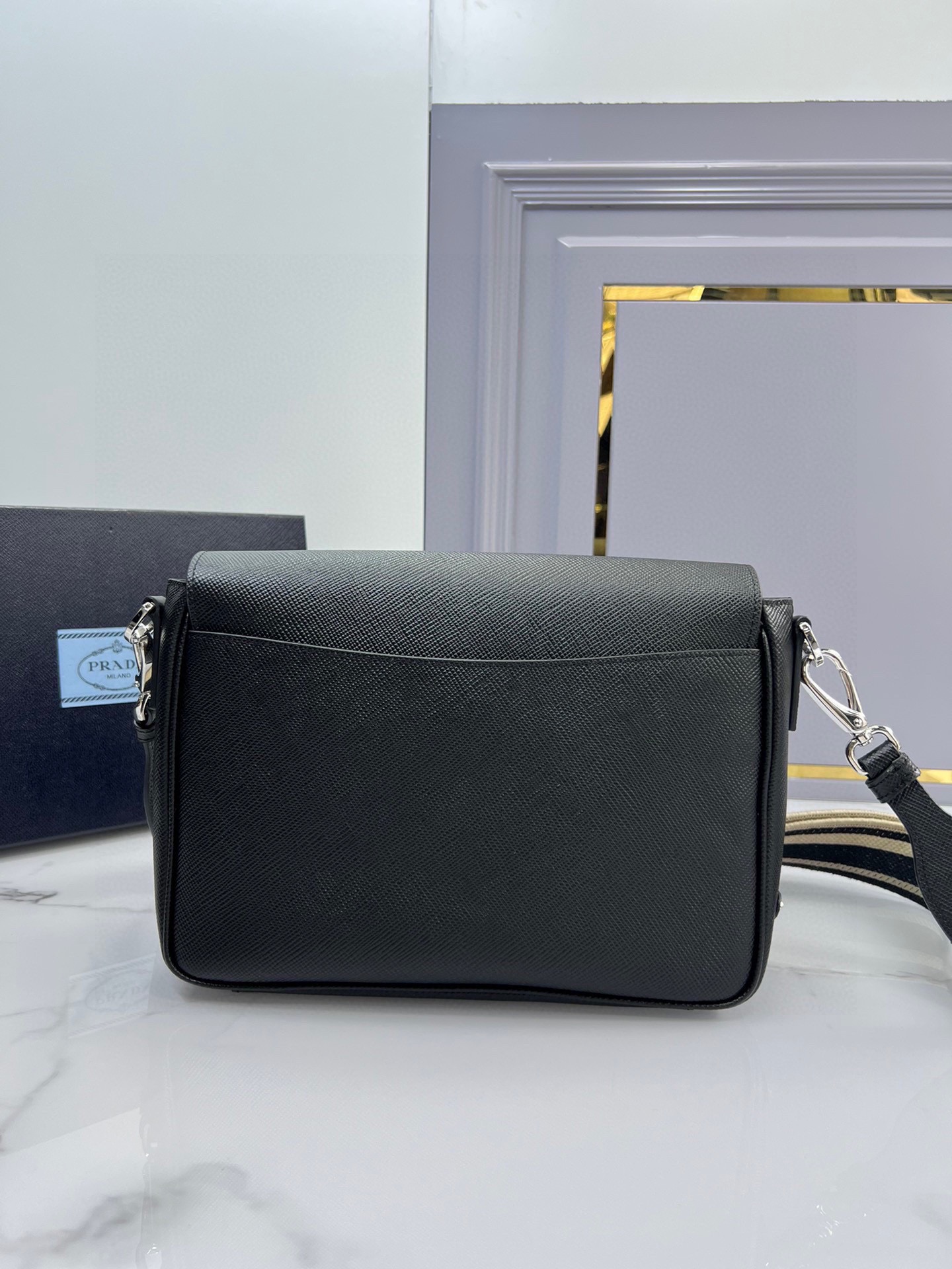 [Top] PRADA Cowhide Messenger Bag 19*16*5.5cm/26*18*6.5cm - 2 Colour