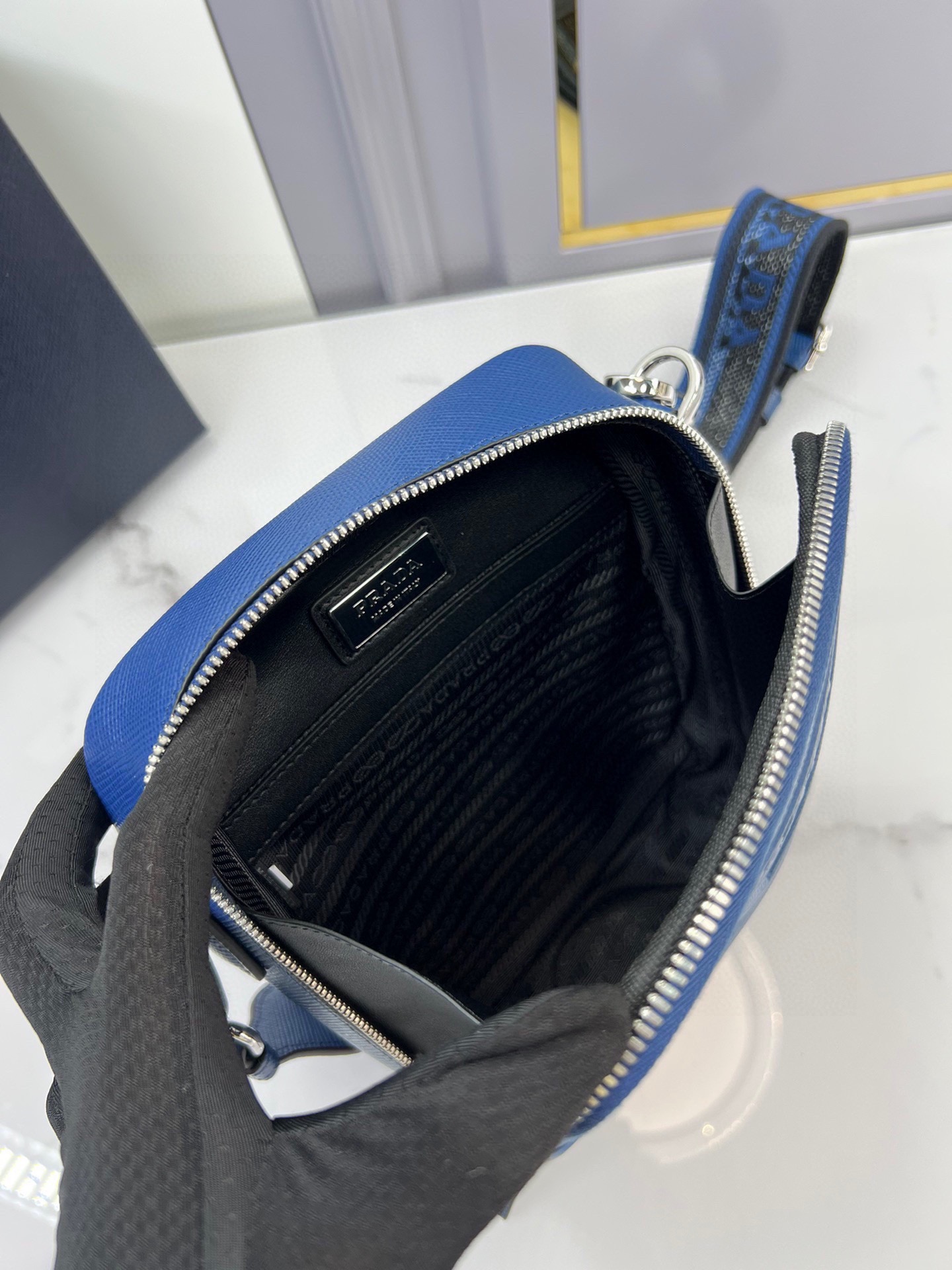 [Top] PRADA Cowhide Messenger Bag 19*16*5.5cm/26*18*6.5cm - 2 Colour