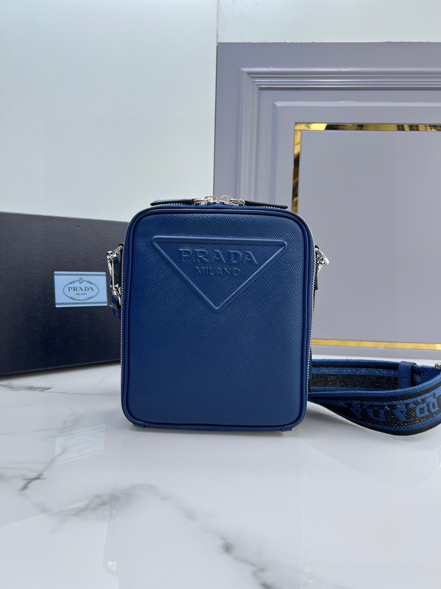 [Top] PRADA Cowhide Messenger Bag 19*16*5.5cm/26*18*6.5cm - 2 Colour