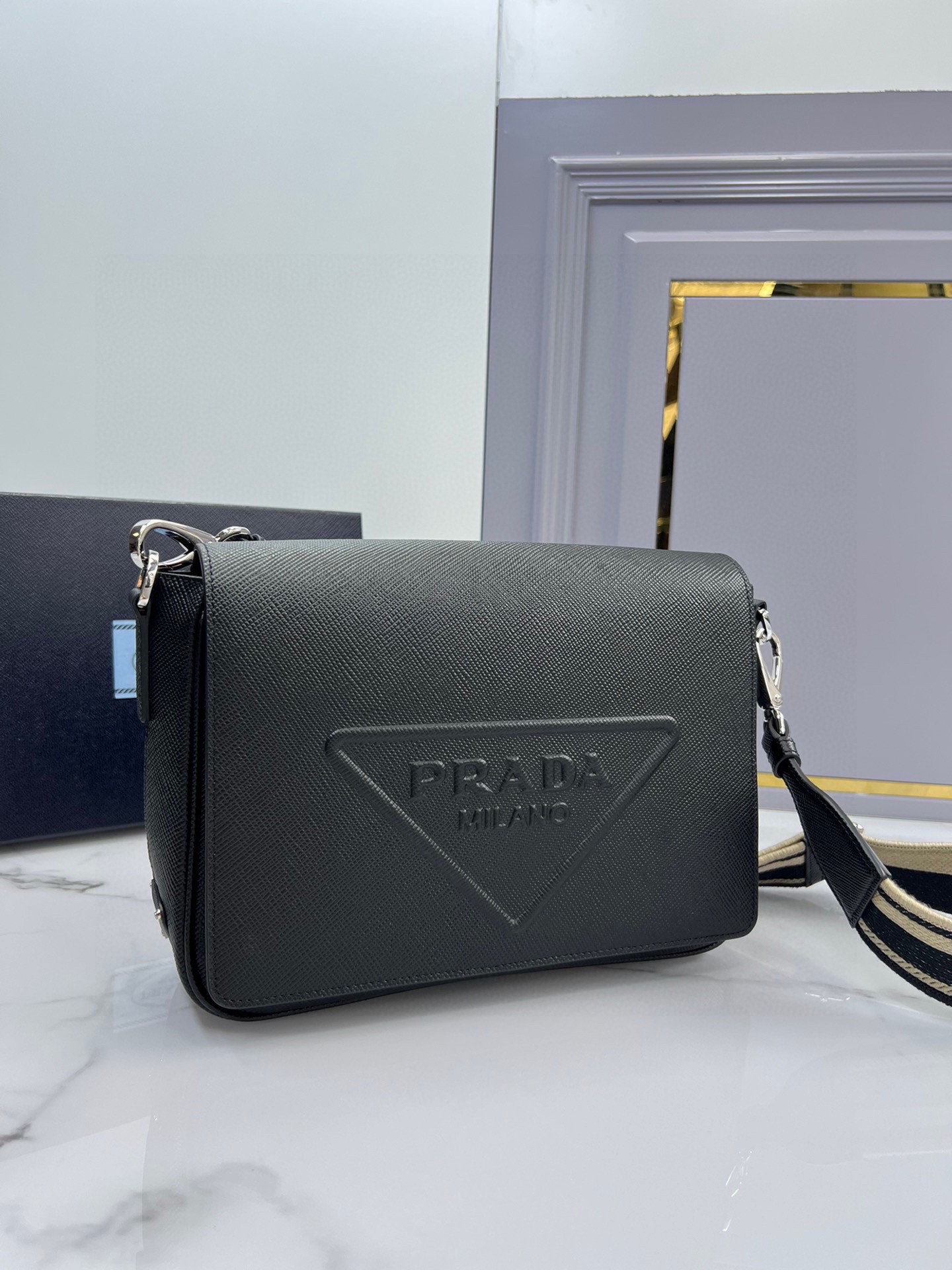 [Top] PRADA Cowhide Messenger Bag 19*16*5.5cm/26*18*6.5cm - 2 Colour