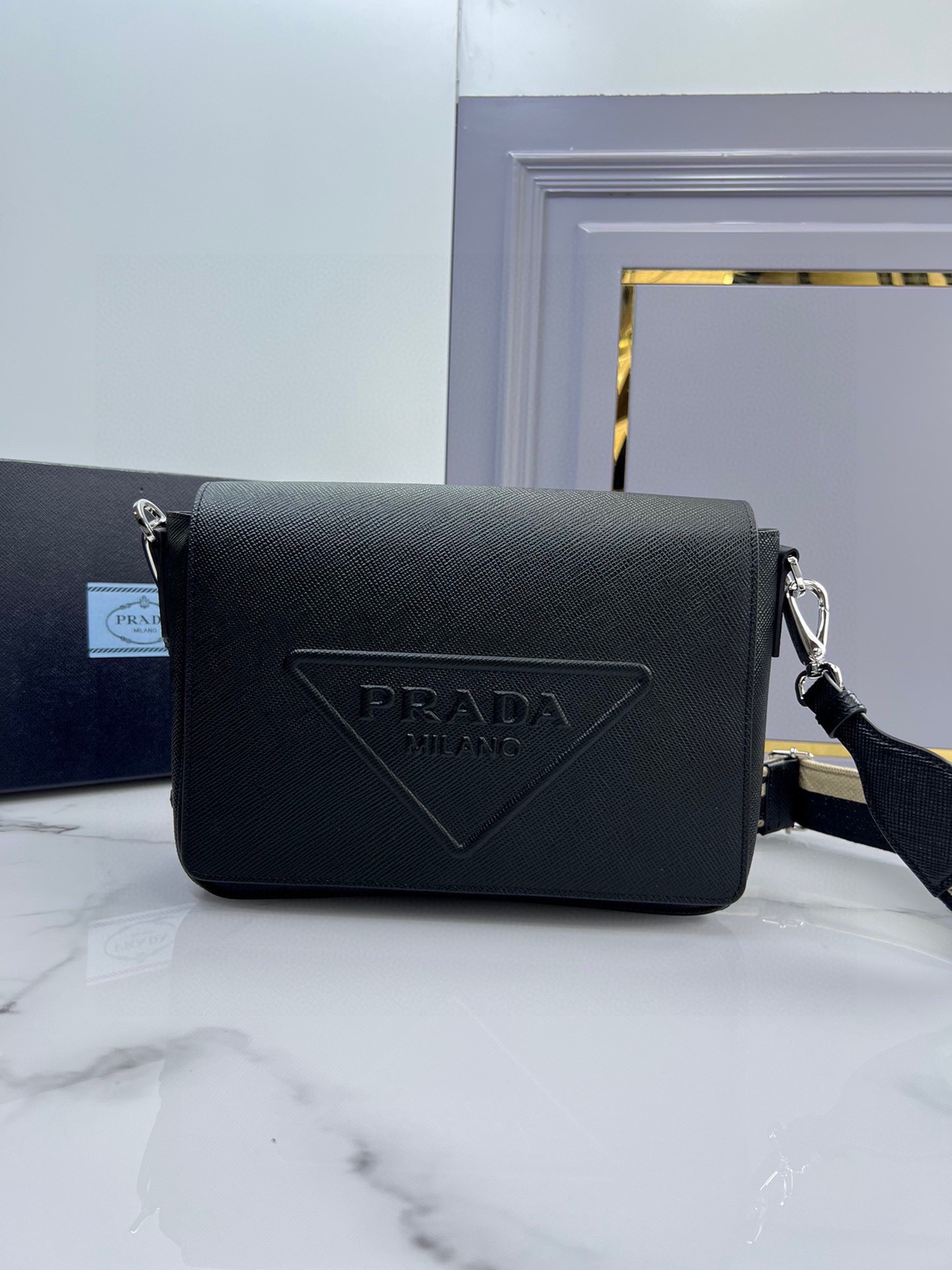 [Top] PRADA Cowhide Messenger Bag 19*16*5.5cm/26*18*6.5cm - 2 Colour
